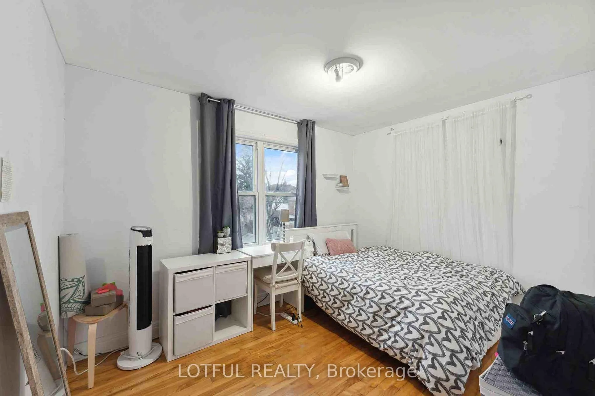 Photo 9 of Unit B, 2427 Chasseur Avenue, Ottawa, Heron Park — HOMEH