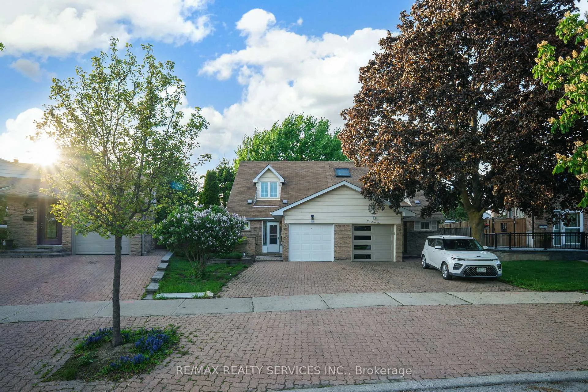 Photo 1 of 129 Salisbury Circle, Brampton, Brampton North — HOMEH