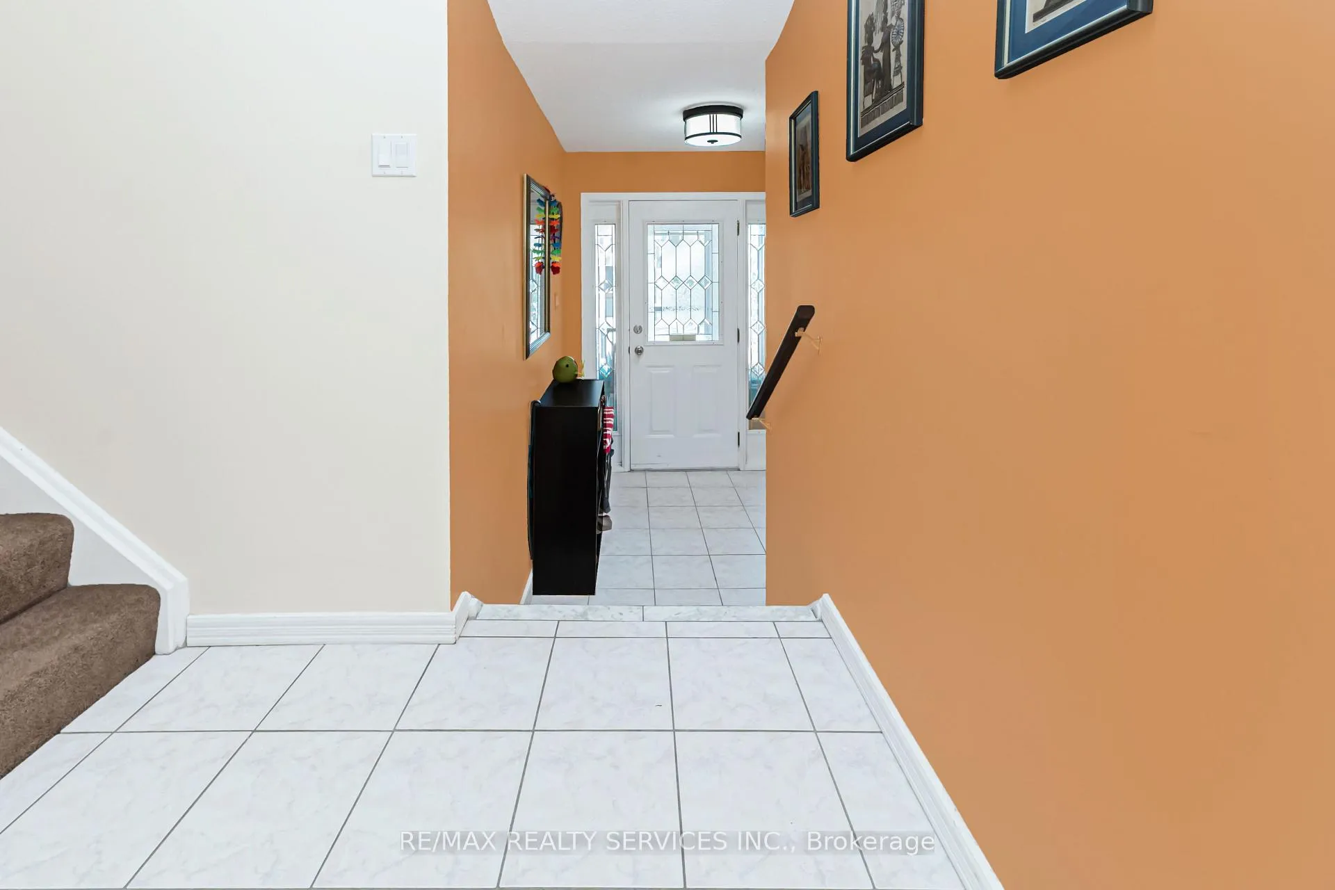 Photo 4 of 129 Salisbury Circle, Brampton, Brampton North — HOMEH