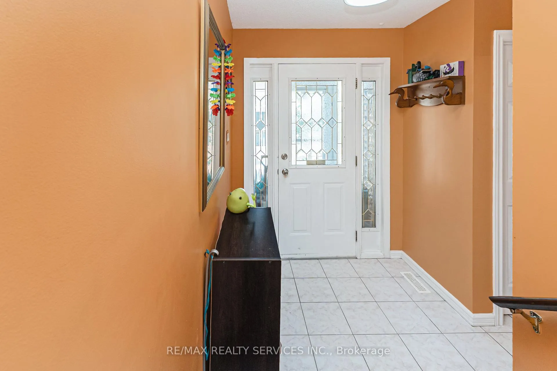 Photo 5 of 129 Salisbury Circle, Brampton, Brampton North — HOMEH