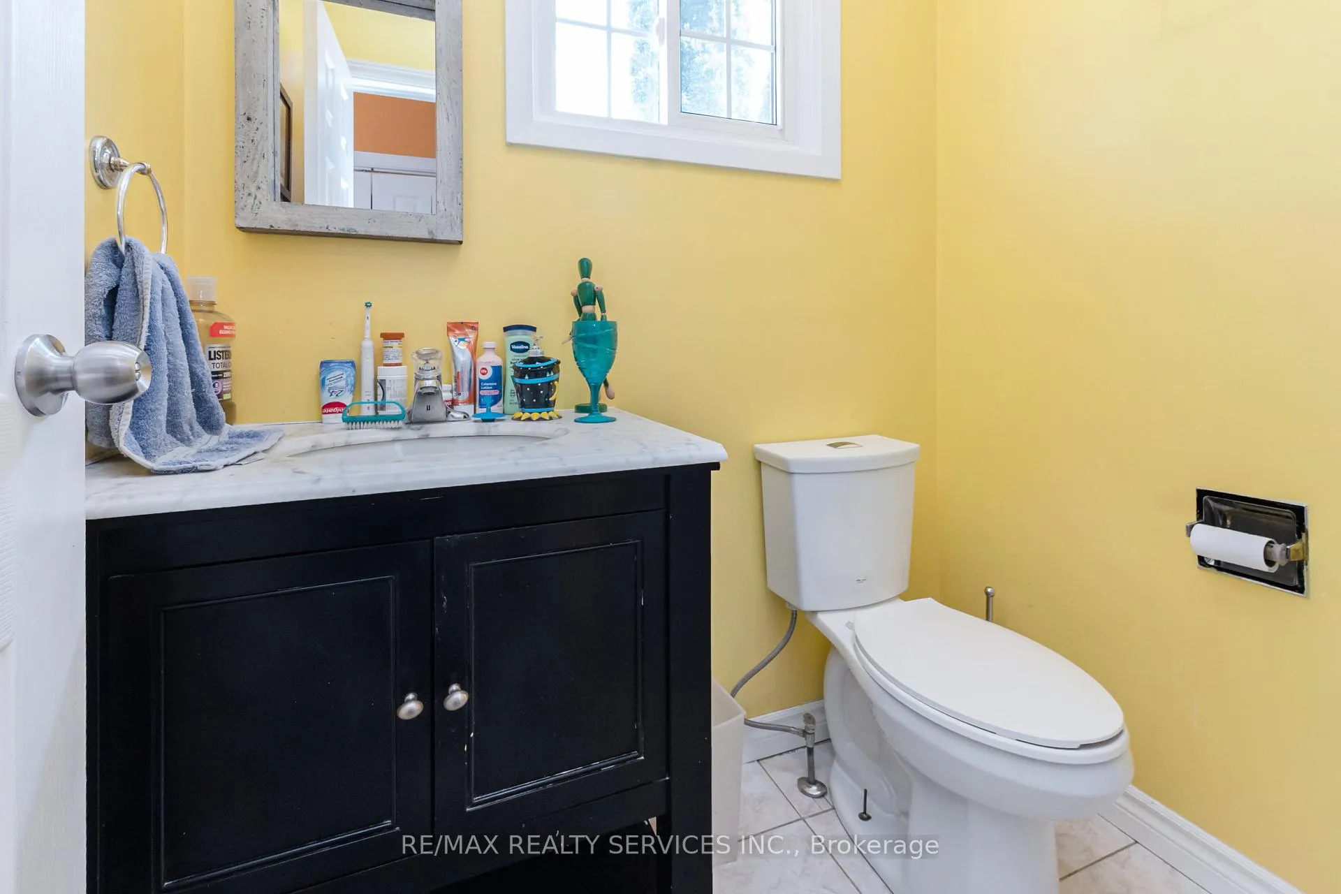 Photo 6 of 129 Salisbury Circle, Brampton, Brampton North — HOMEH