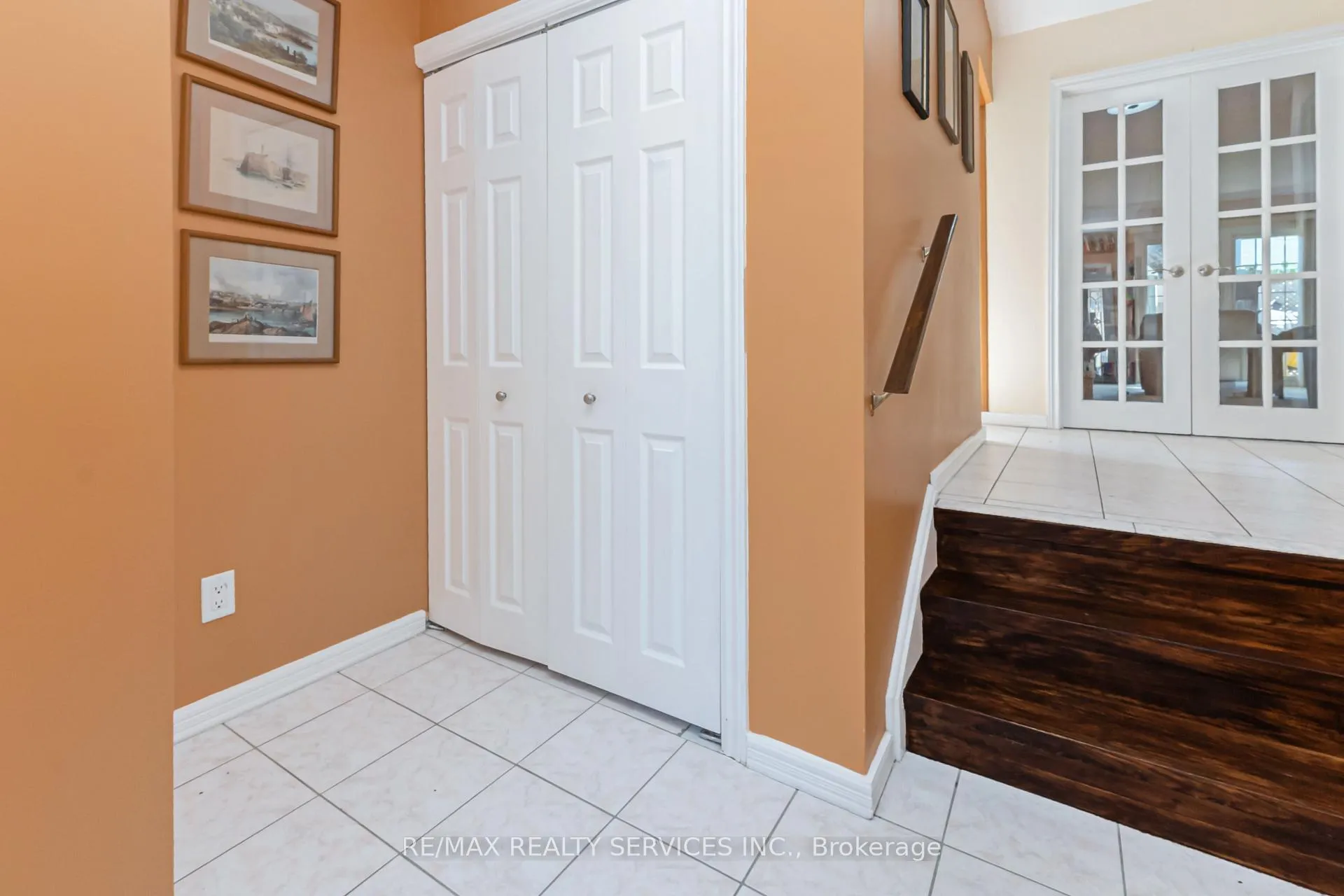Photo 7 of 129 Salisbury Circle, Brampton, Brampton North — HOMEH