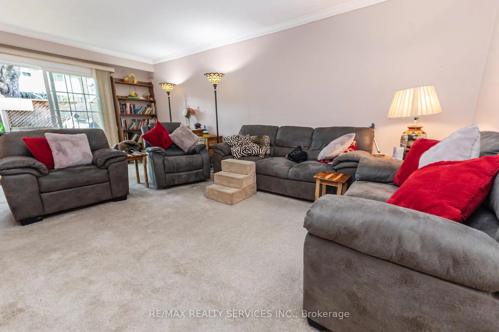 Photo 9 of 129 Salisbury Circle, Brampton, Brampton North — HOMEH