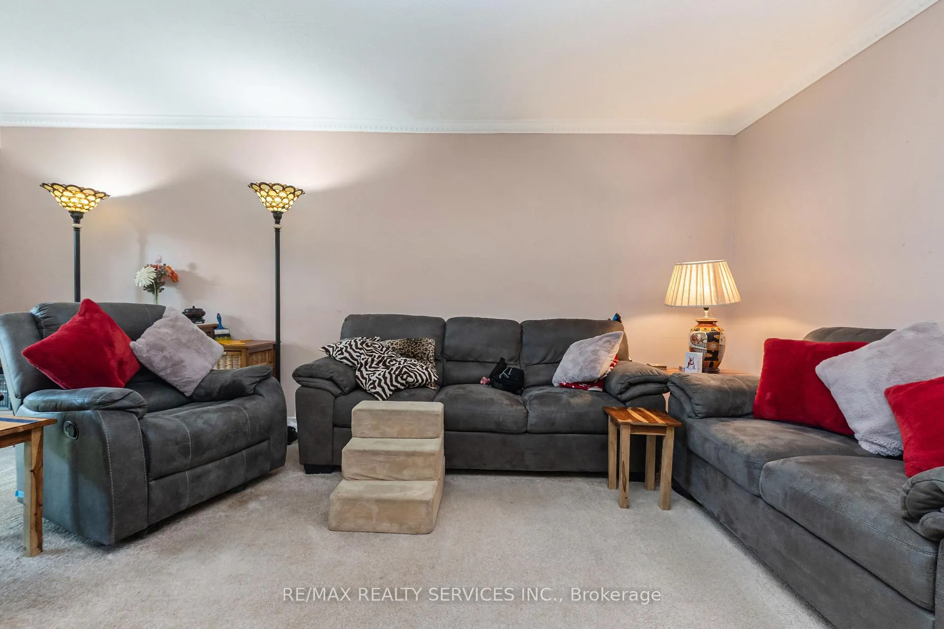 Photo 10 of 129 Salisbury Circle, Brampton, Brampton North — HOMEH