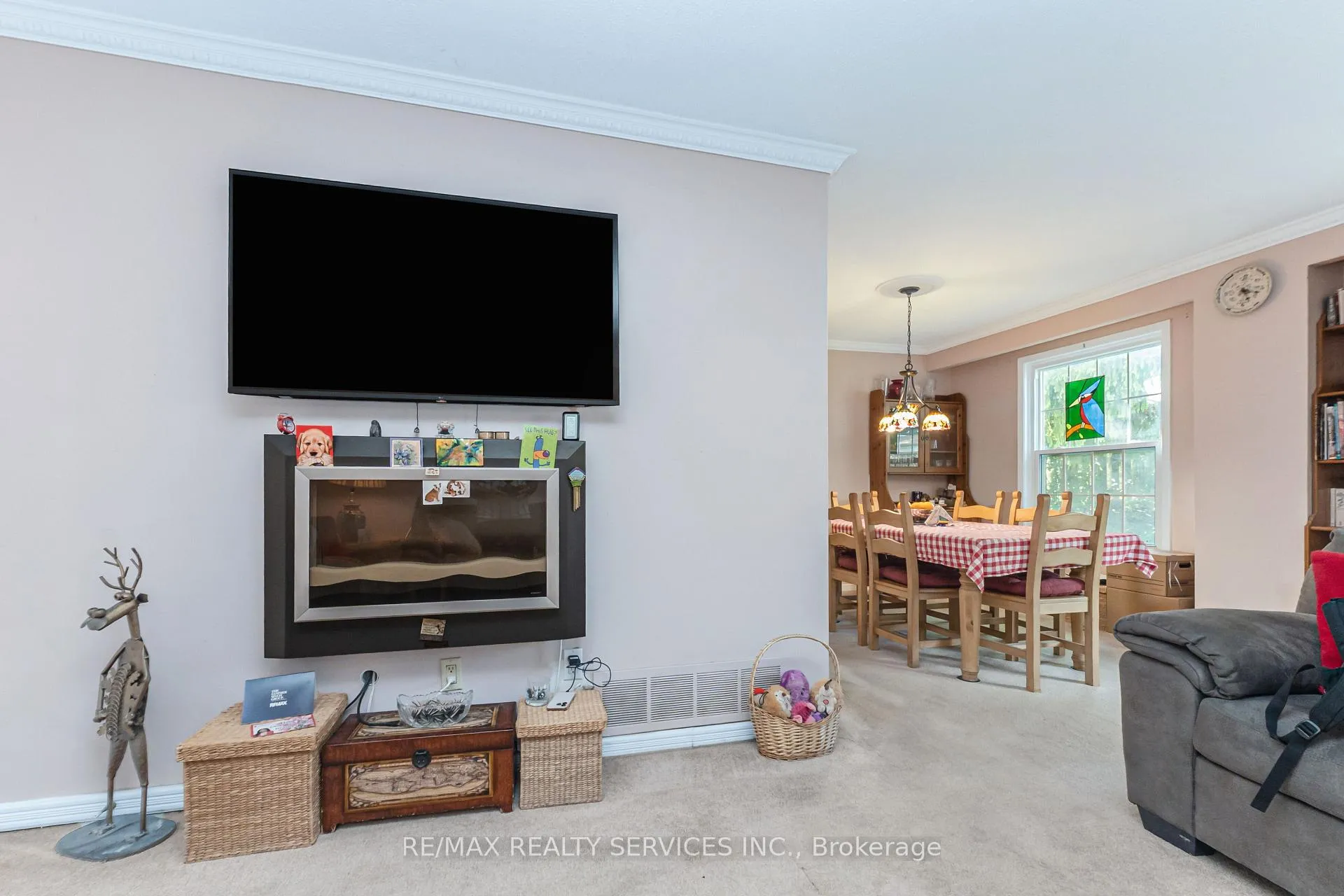 Photo 11 of 129 Salisbury Circle, Brampton, Brampton North — HOMEH