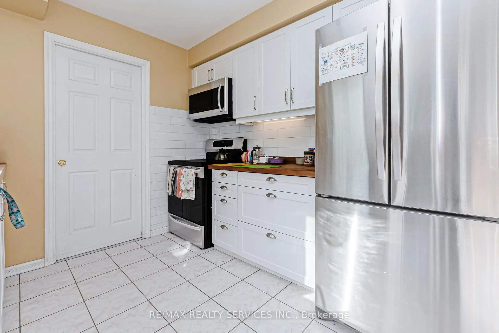 Photo 14 of 129 Salisbury Circle, Brampton, Brampton North — HOMEH