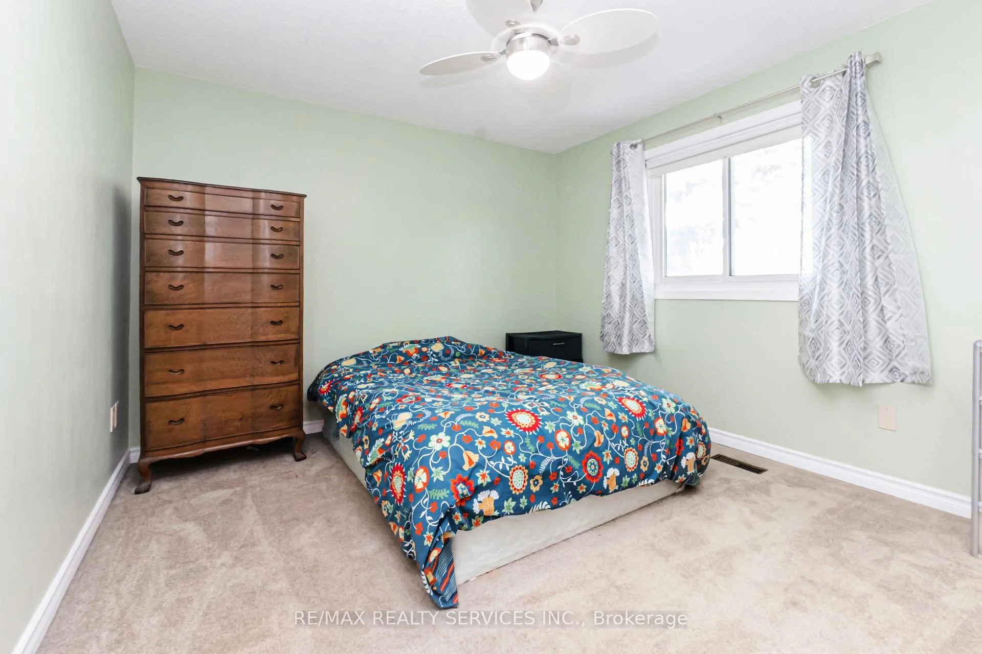 Photo 22 of 129 Salisbury Circle, Brampton, Brampton North — HOMEH