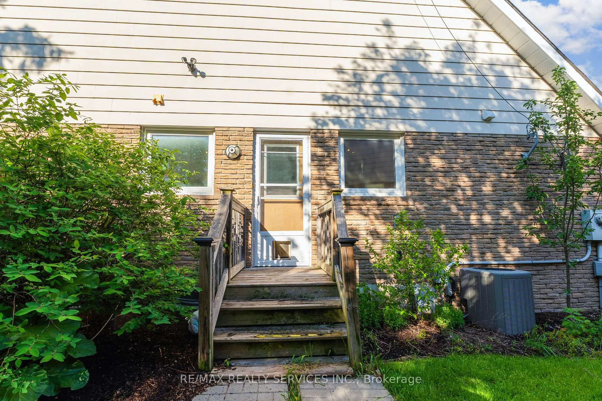 Photo 42 of 129 Salisbury Circle, Brampton, Brampton North — HOMEH