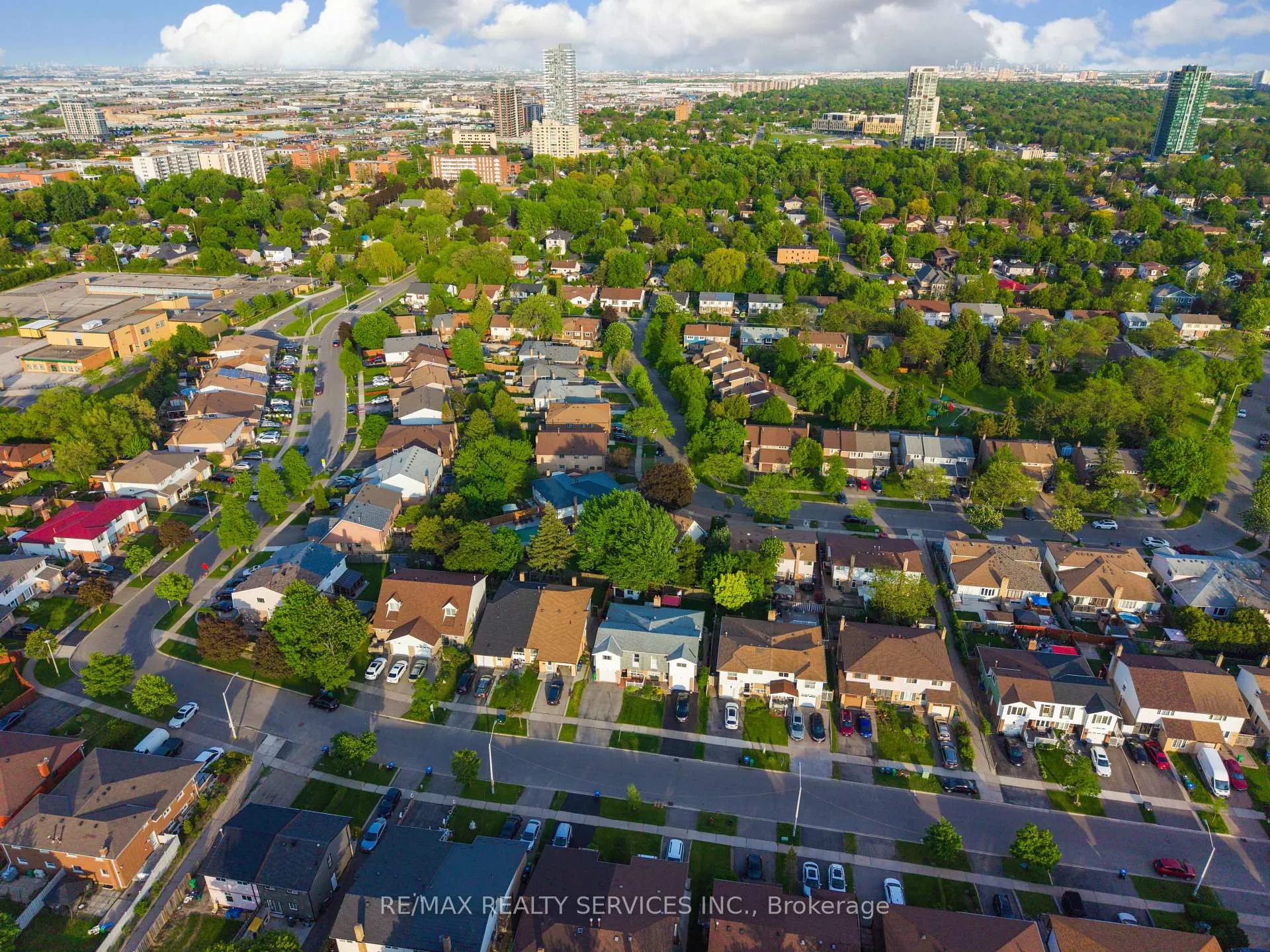 Photo 44 of 129 Salisbury Circle, Brampton, Brampton North — HOMEH