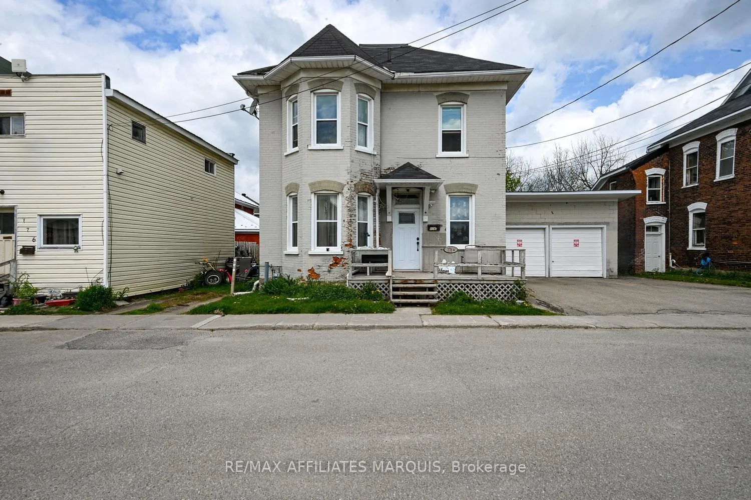 Photo 2 of 178 Chambers Street E, Smiths Falls — HOMEH