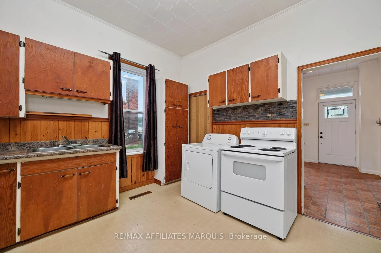 Photo 23 of 178 Chambers Street E, Smiths Falls — HOMEH