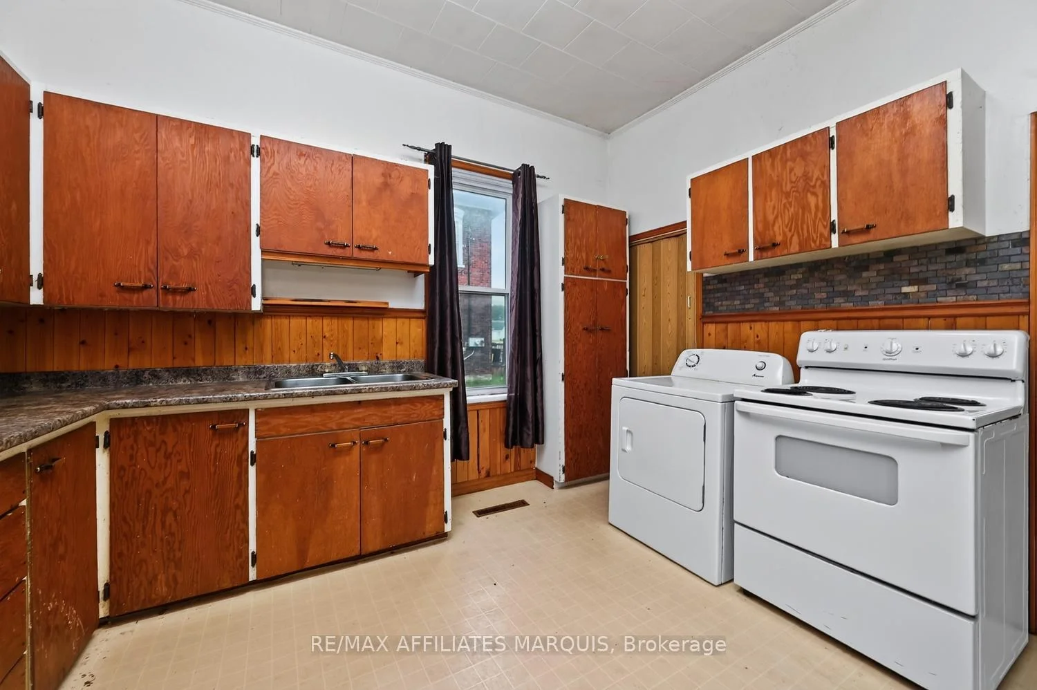 Photo 24 of 178 Chambers Street E, Smiths Falls — HOMEH