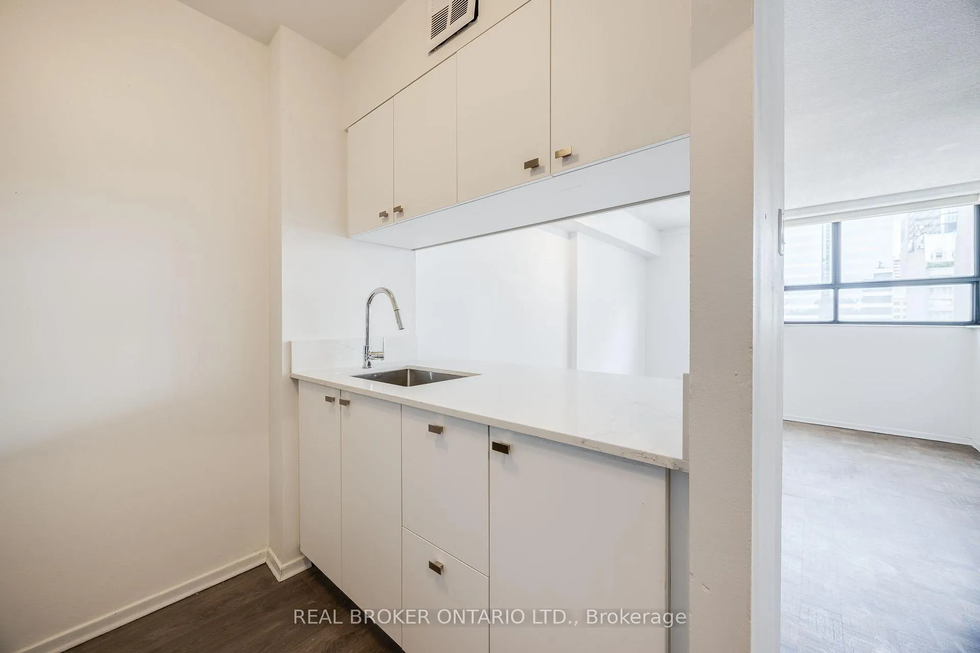 Photo 4 of Unit 708, 105 Mc Caul Street, Toronto, Kensington-Chinatown — HOMEH