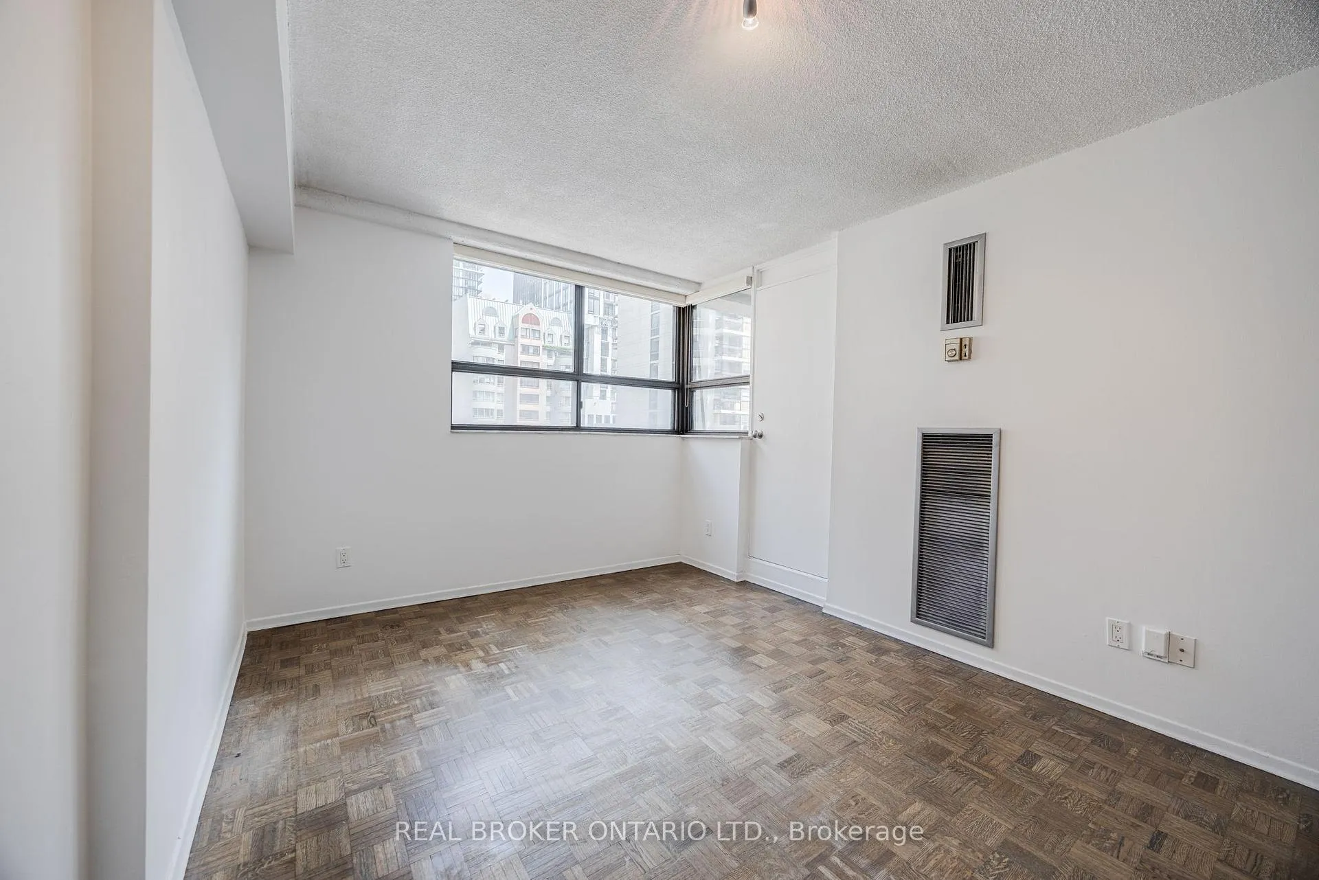 Photo 8 of Unit 708, 105 Mc Caul Street, Toronto, Kensington-Chinatown — HOMEH