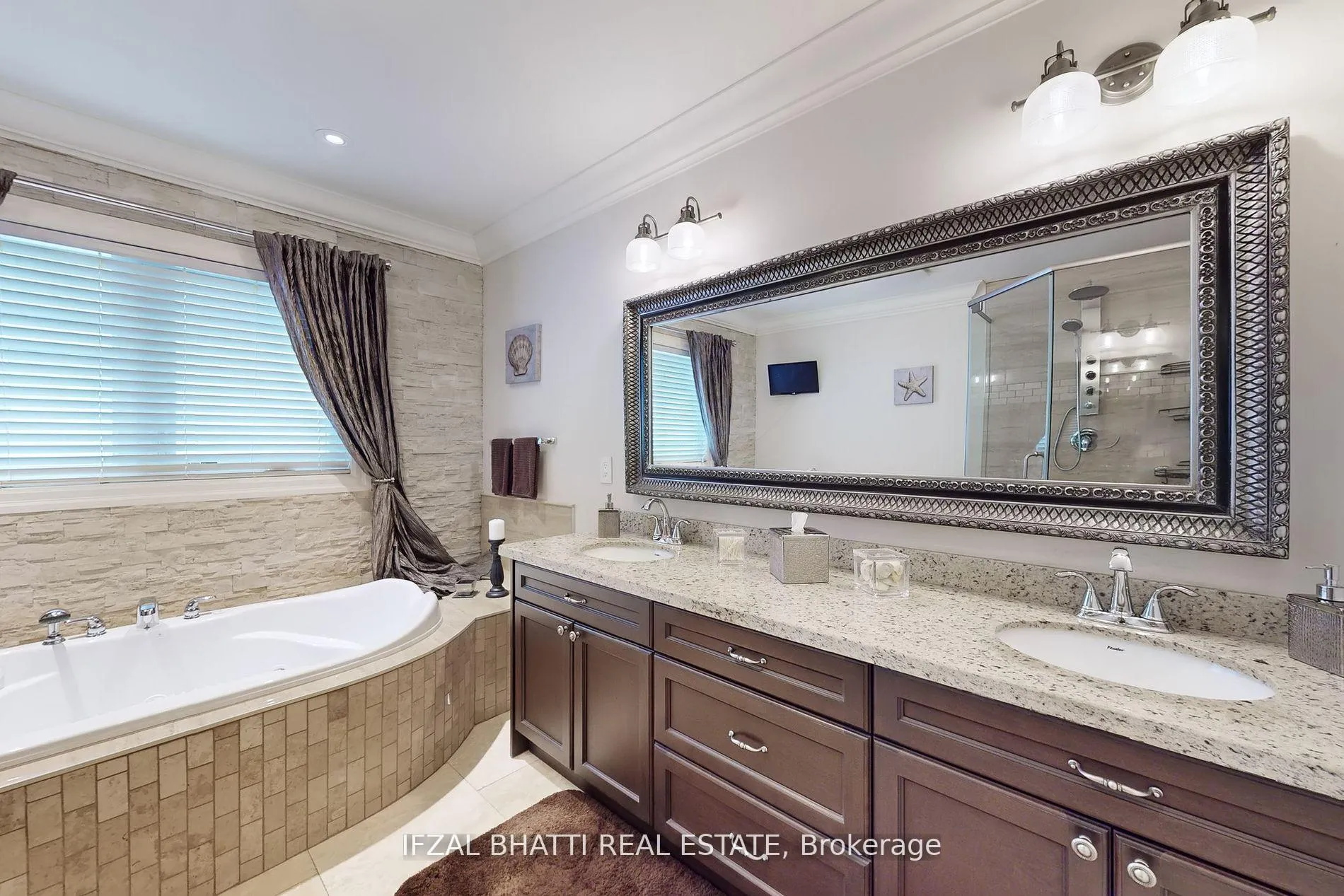 Photo 25 of 14 Glenview Road, Clarington, Courtice — HOMEH
