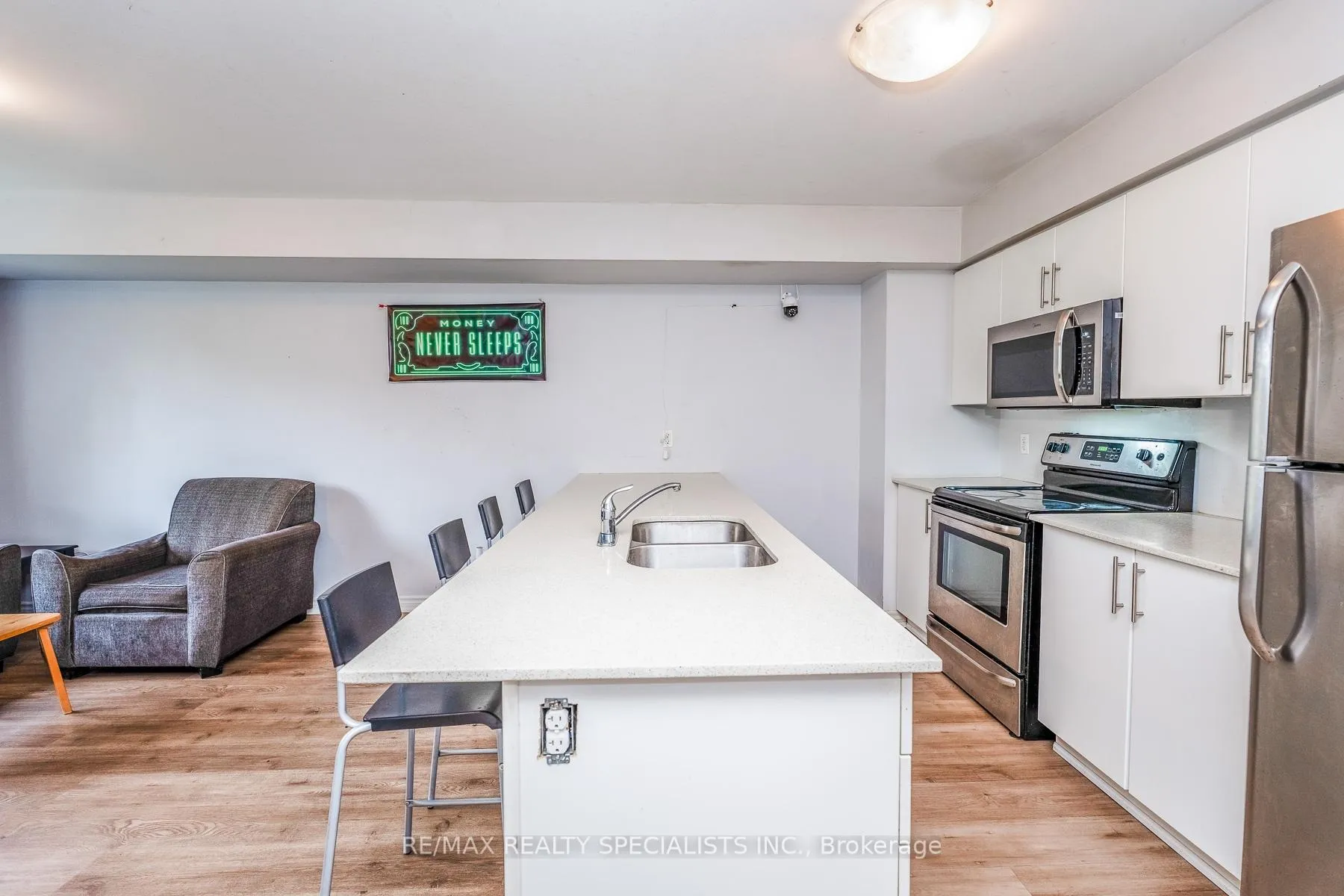 Photo 13 of Unit 11, 246 Penetanguishene Road, Barrie, Georgian Drive — HOMEH