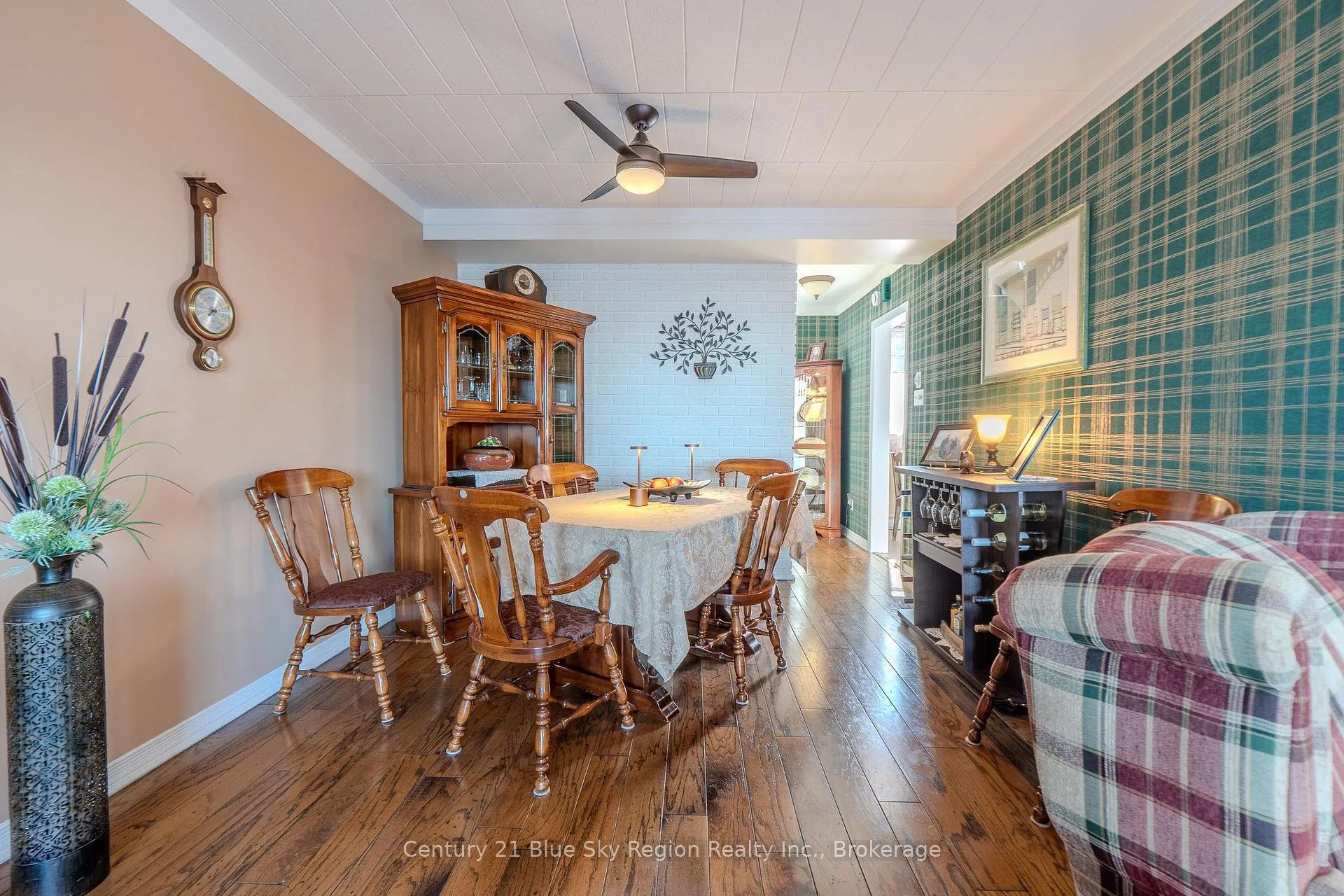 Photo 3 of Unit 8, 1205 Premier Road, North Bay, Ferris — HOMEH