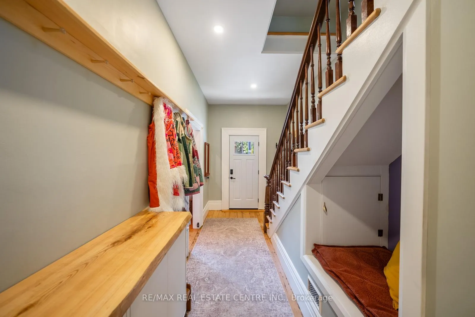 Photo 8 of 61 Mill Street, Orangeville — HOMEH