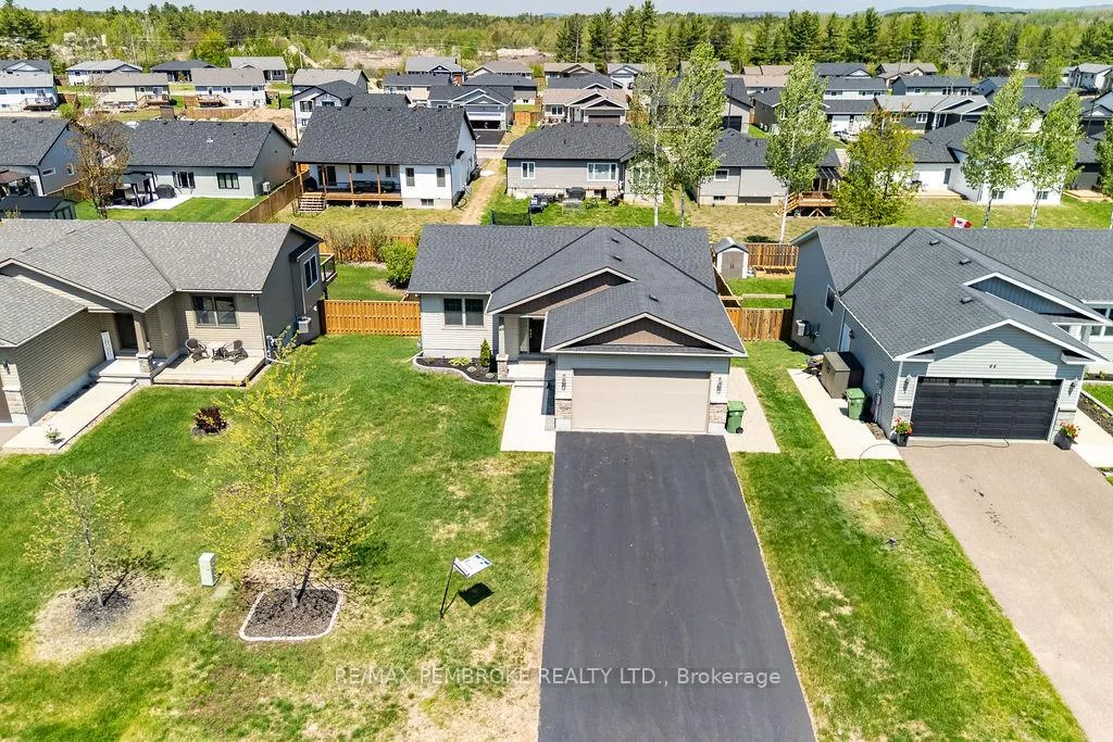 Photo 4 of 46 Dustin Drive, Petawawa — HOMEH