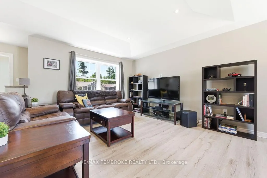 Photo 6 of 46 Dustin Drive, Petawawa — HOMEH
