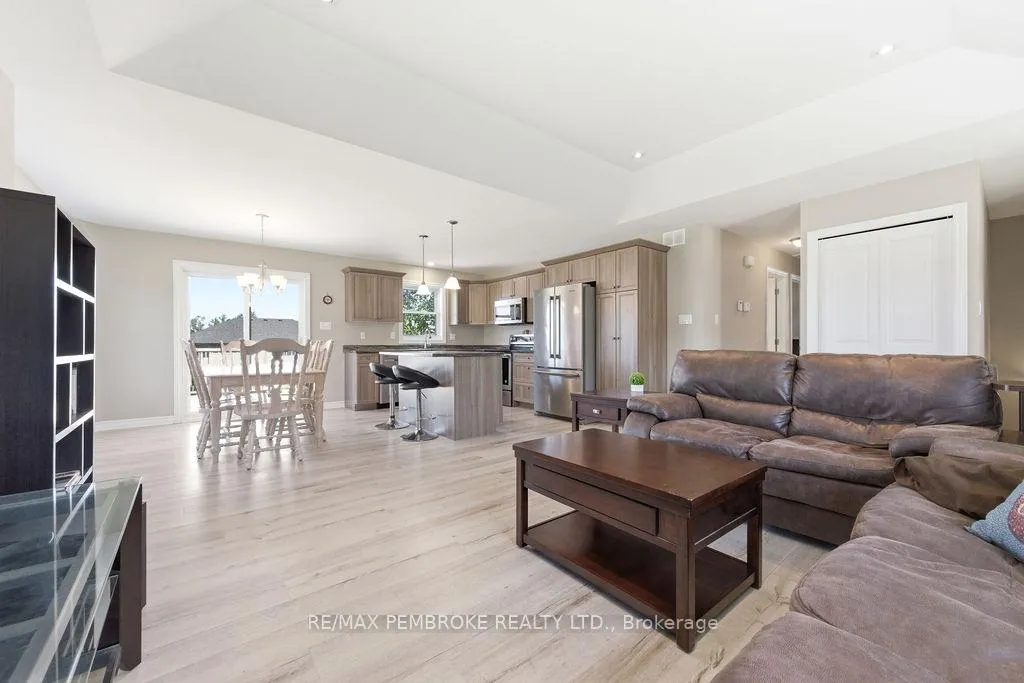 Photo 9 of 46 Dustin Drive, Petawawa — HOMEH