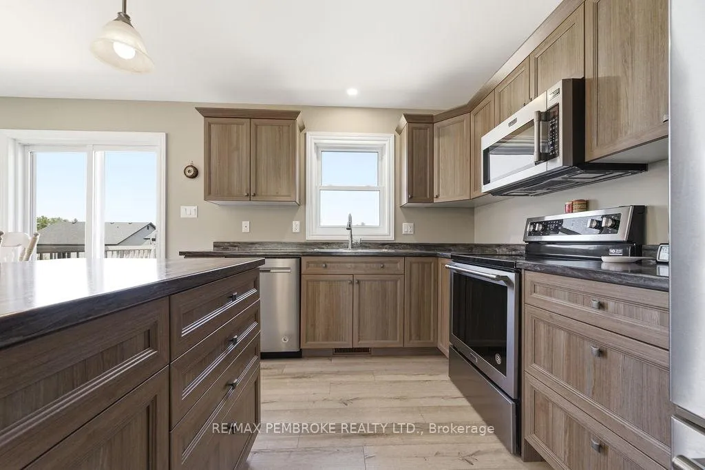 Photo 13 of 46 Dustin Drive, Petawawa — HOMEH