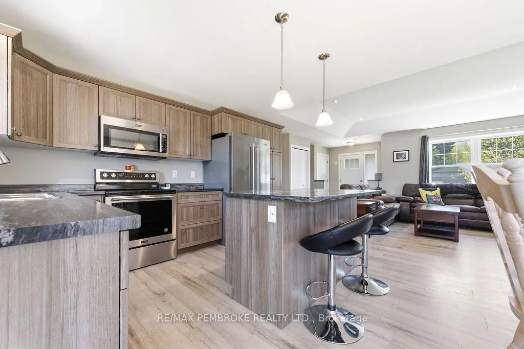 Photo 15 of 46 Dustin Drive, Petawawa — HOMEH