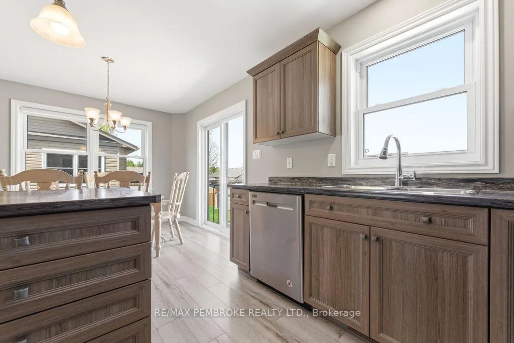 Photo 16 of 46 Dustin Drive, Petawawa — HOMEH