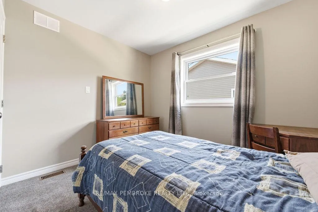 Photo 23 of 46 Dustin Drive, Petawawa — HOMEH