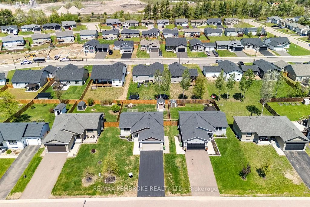 Photo 48 of 46 Dustin Drive, Petawawa — HOMEH