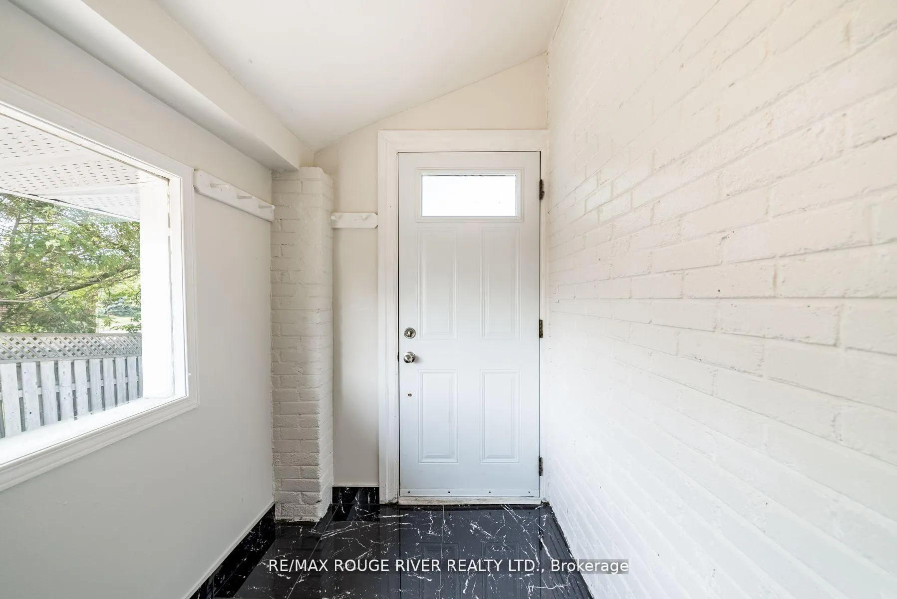 Photo 3 of 513 Ritson Road N, Oshawa, O'Neill — HOMEH