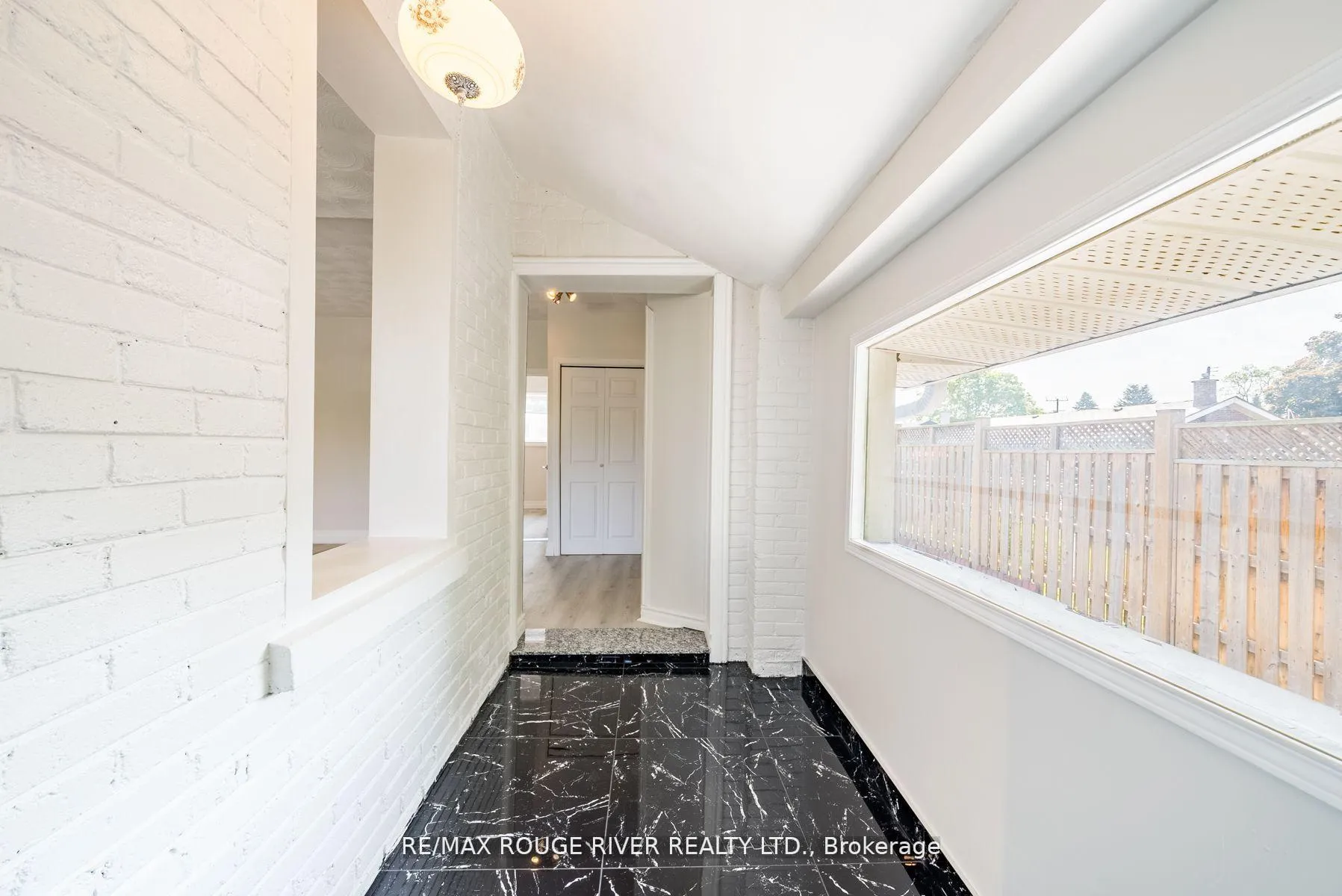 Photo 4 of 513 Ritson Road N, Oshawa, O'Neill — HOMEH