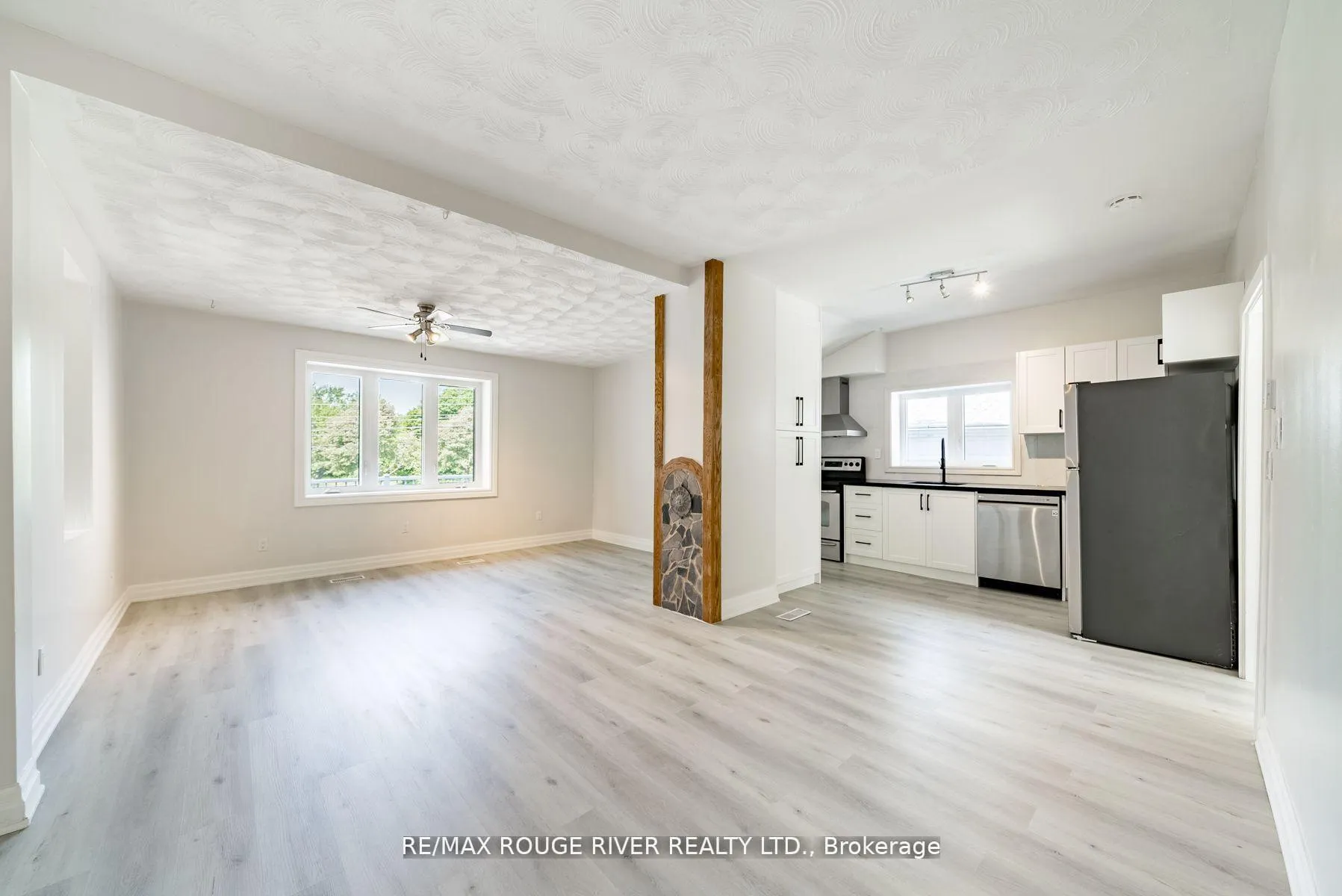 Photo 5 of 513 Ritson Road N, Oshawa, O'Neill — HOMEH