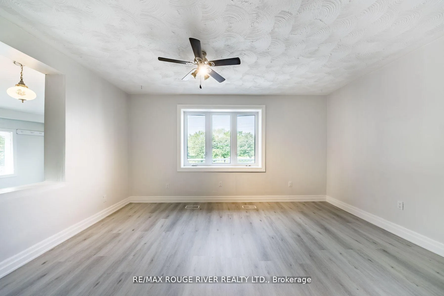 Photo 6 of 513 Ritson Road N, Oshawa, O'Neill — HOMEH