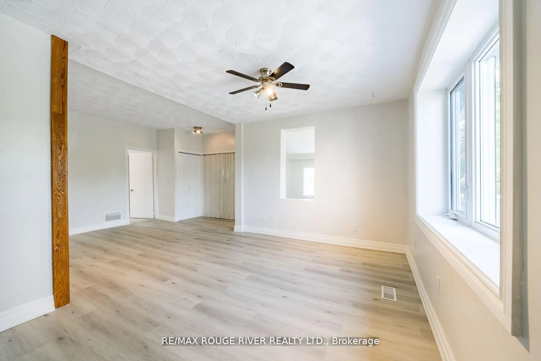 Photo 8 of 513 Ritson Road N, Oshawa, O'Neill — HOMEH