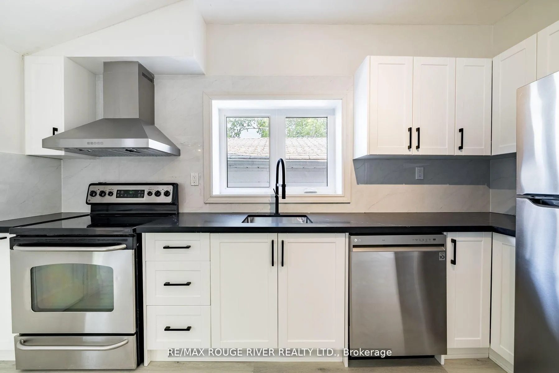 Photo 10 of 513 Ritson Road N, Oshawa, O'Neill — HOMEH
