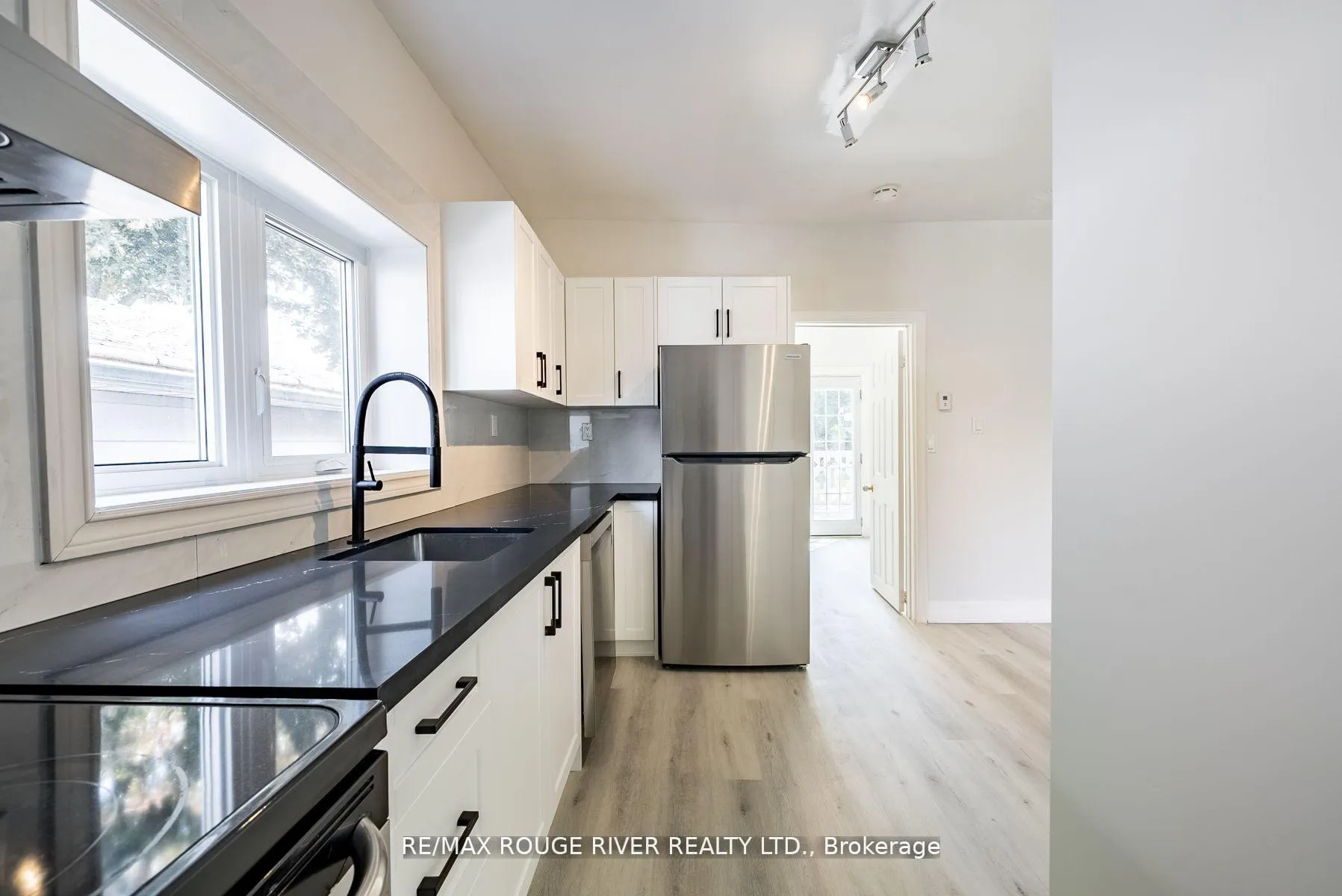Photo 11 of 513 Ritson Road N, Oshawa, O'Neill — HOMEH
