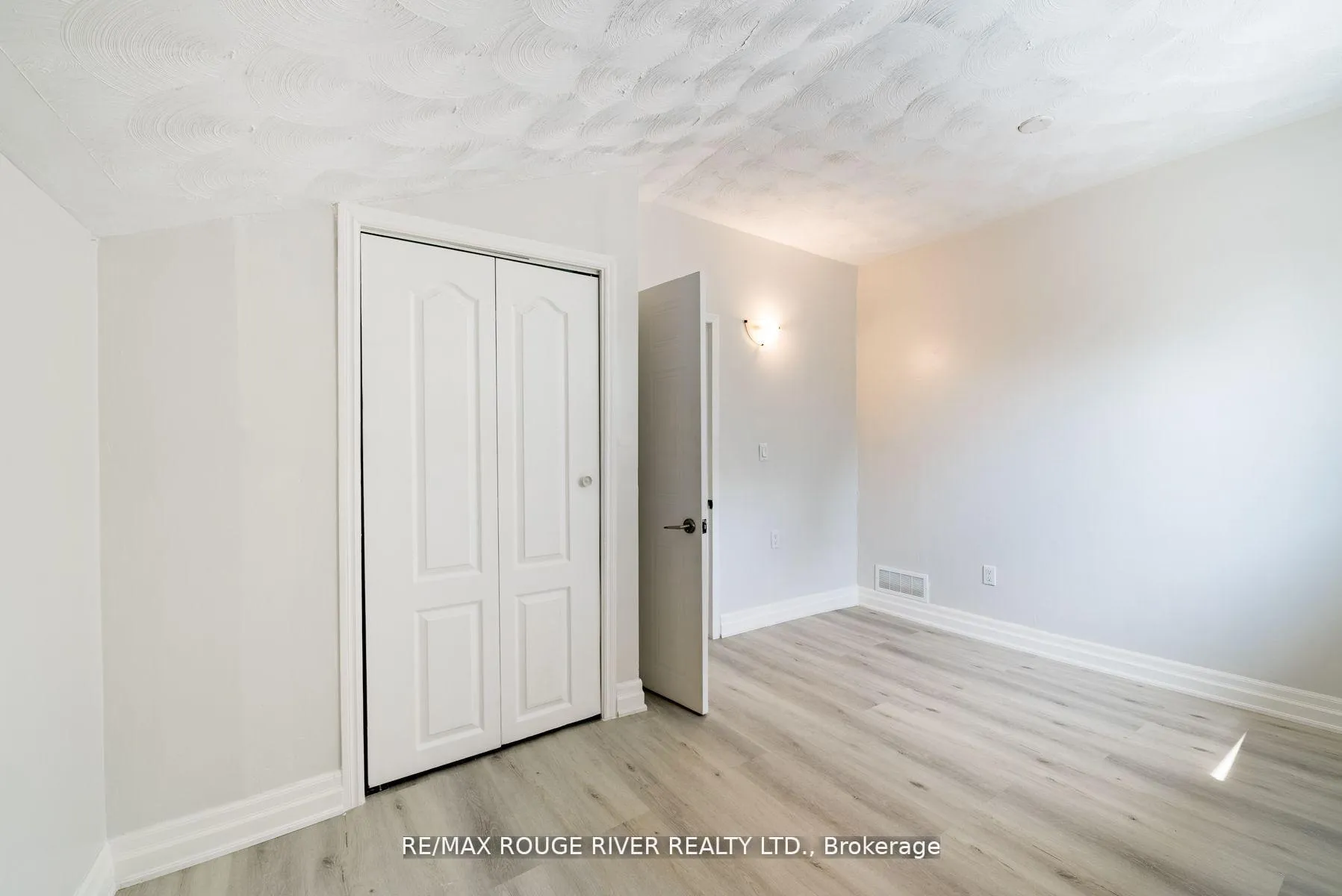 Photo 14 of 513 Ritson Road N, Oshawa, O'Neill — HOMEH