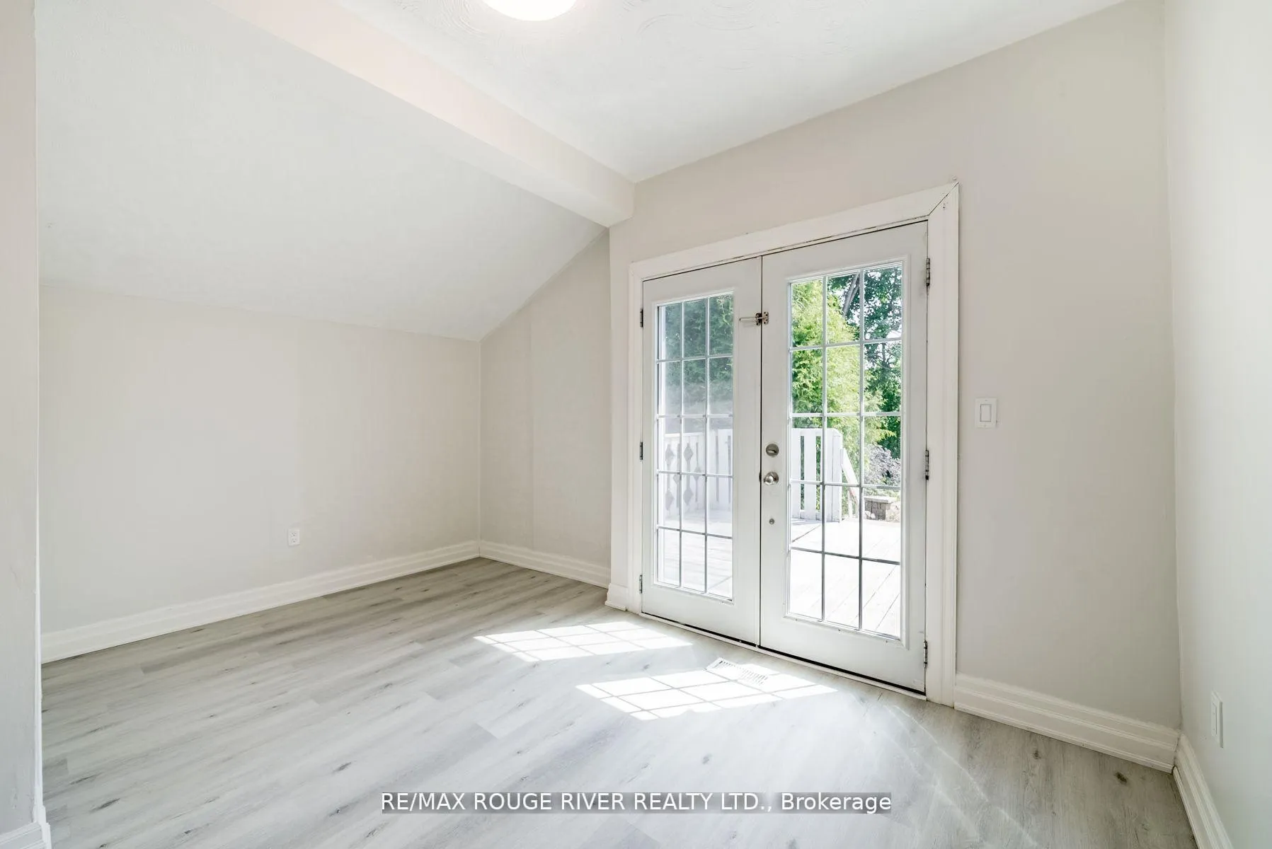 Photo 15 of 513 Ritson Road N, Oshawa, O'Neill — HOMEH