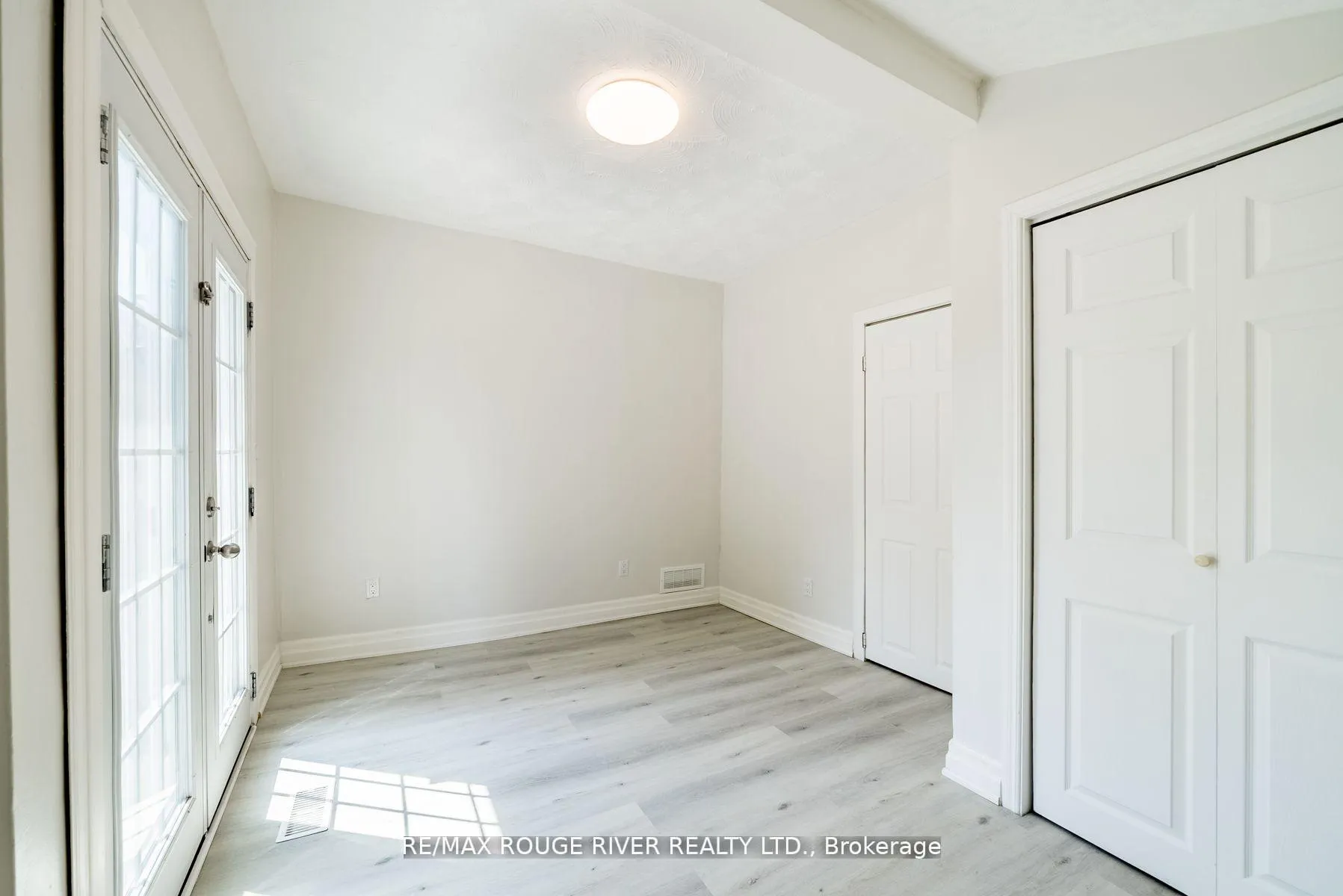 Photo 16 of 513 Ritson Road N, Oshawa, O'Neill — HOMEH