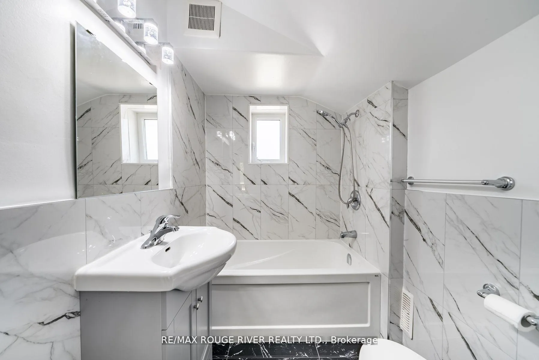 Photo 17 of 513 Ritson Road N, Oshawa, O'Neill — HOMEH