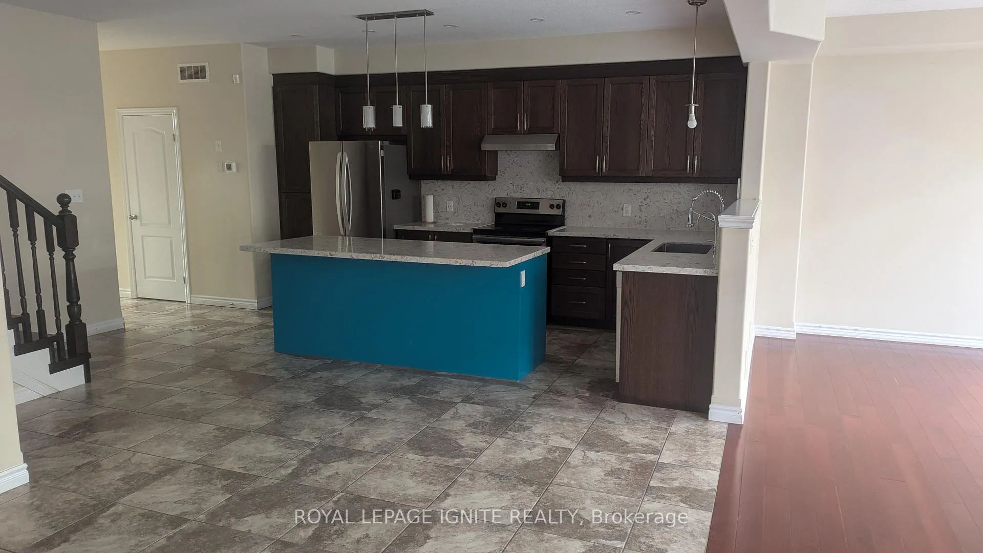 Photo 4 of 270 Sweet Gale Street, Waterloo, Vista Hills — HOMEH