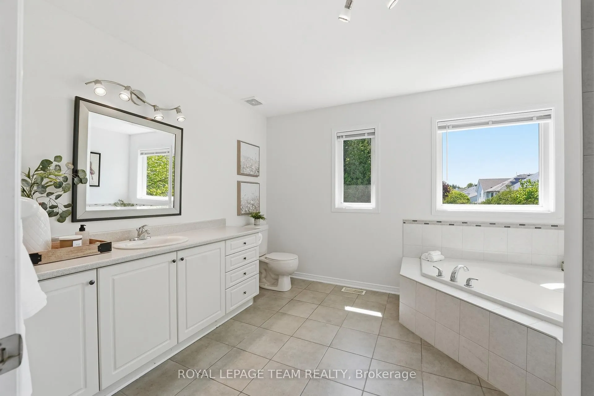Photo 35 of 110 West Ridge Drive, Ottawa, Stittsville (Central) — HOMEH