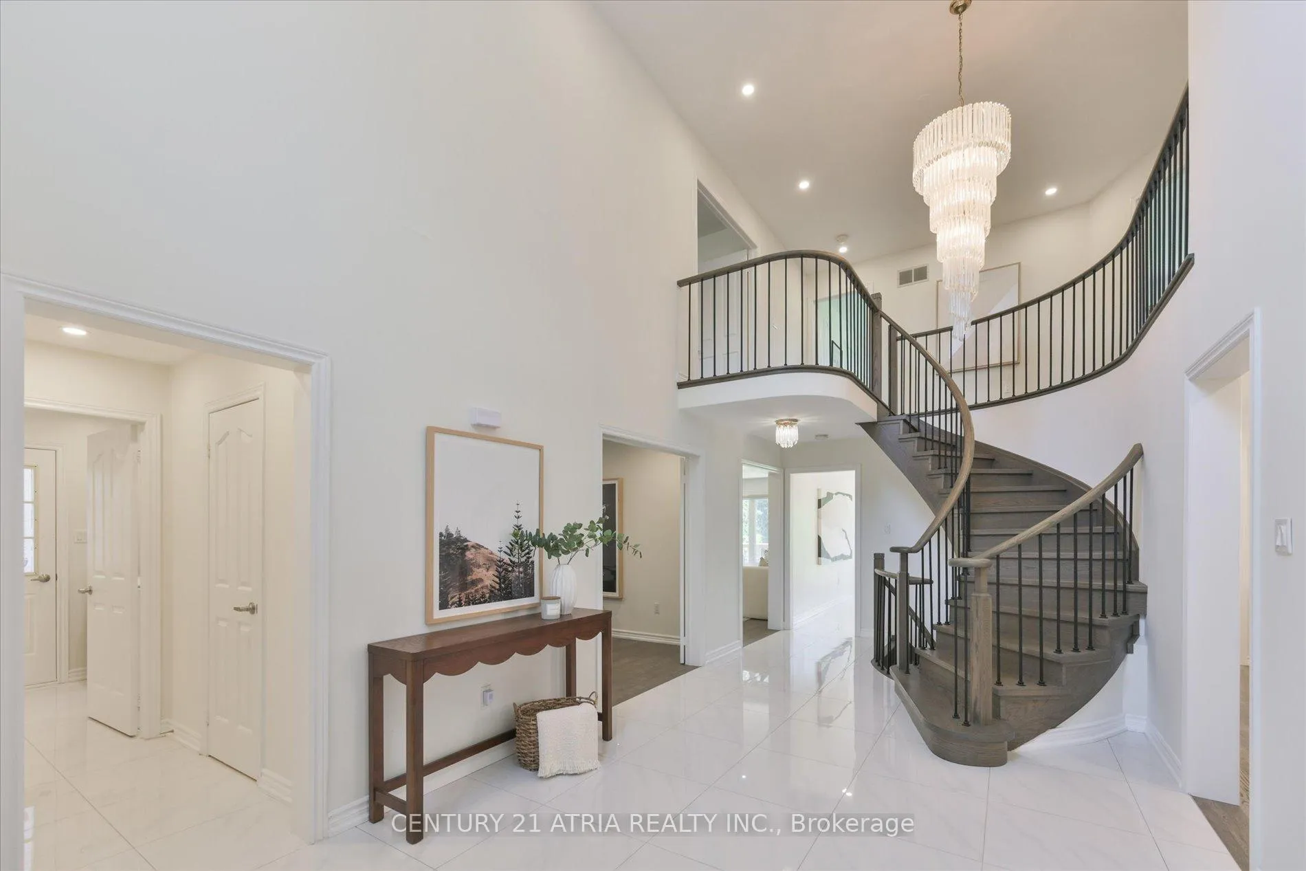 Photo 3 of 10 Morrison Crescent, Markham, Buttonville — HOMEH