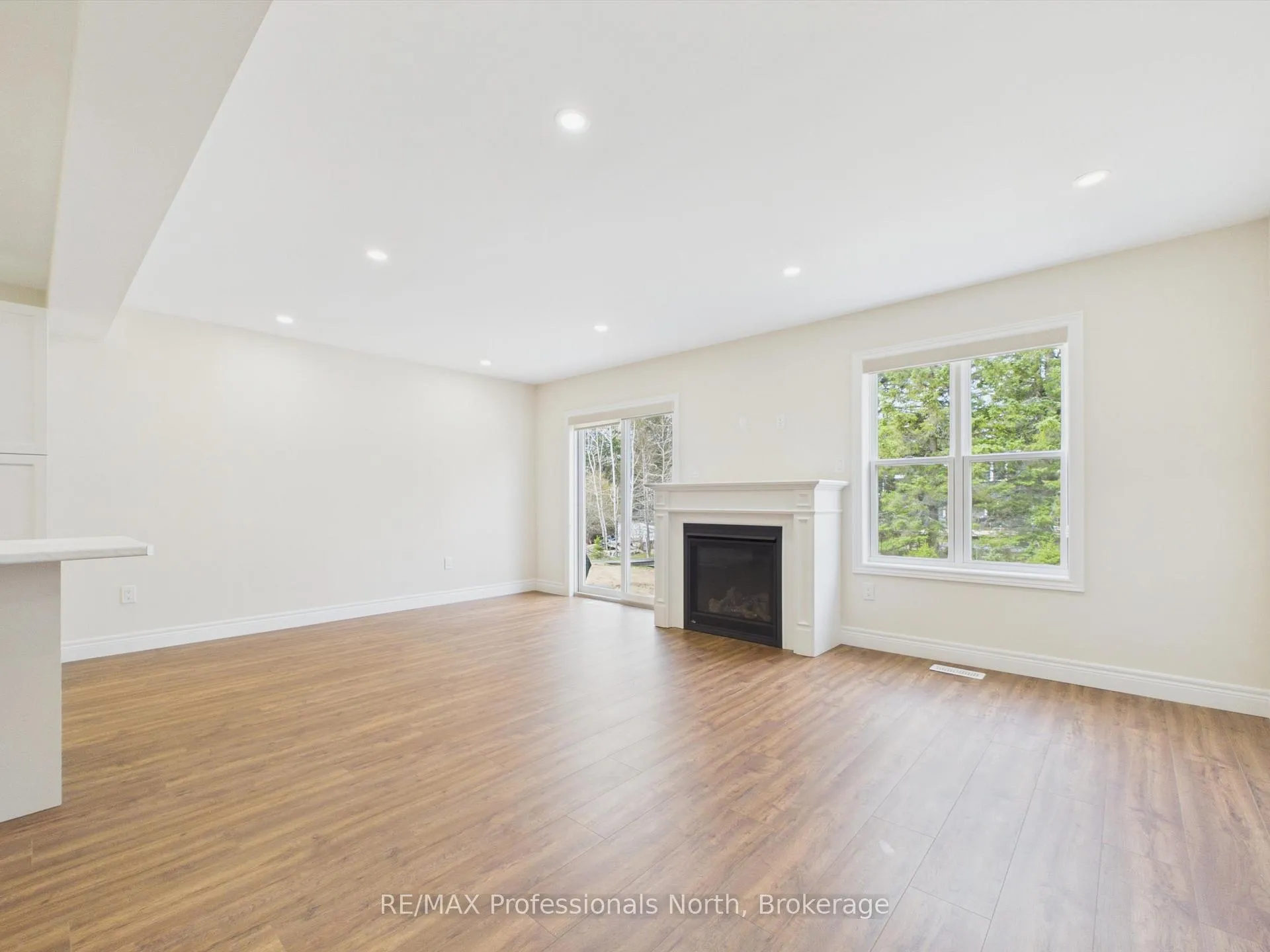 Photo 6 of 18 McConnell Crescent, Bracebridge, Macaulay — HOMEH