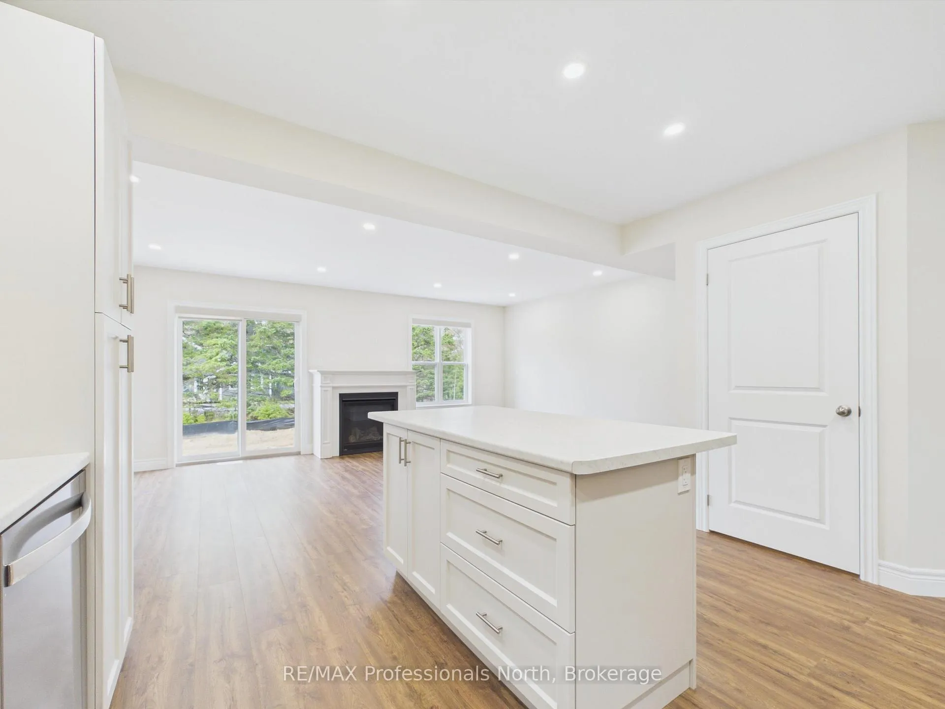 Photo 9 of 18 McConnell Crescent, Bracebridge, Macaulay — HOMEH