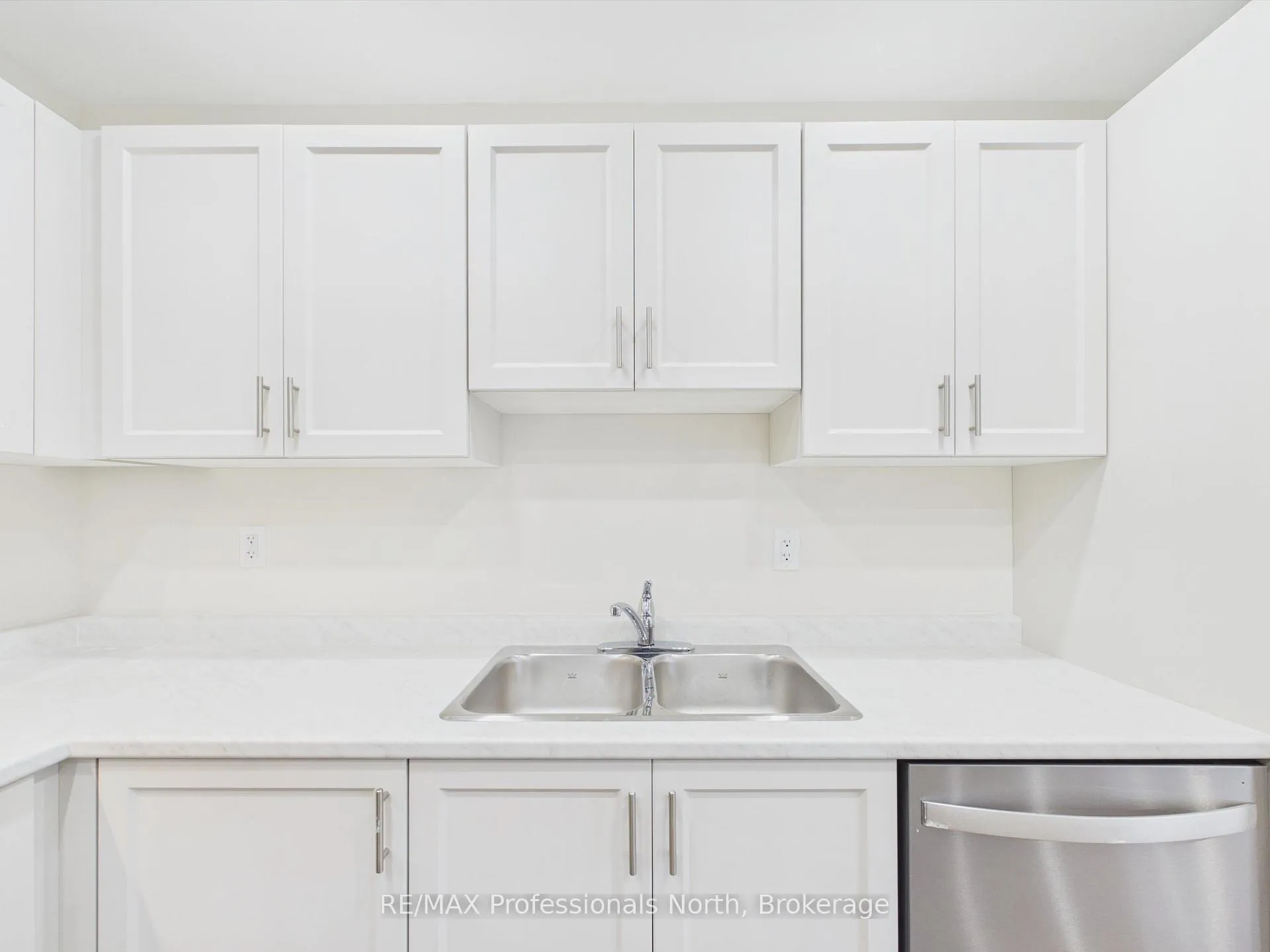 Photo 14 of 18 McConnell Crescent, Bracebridge, Macaulay — HOMEH