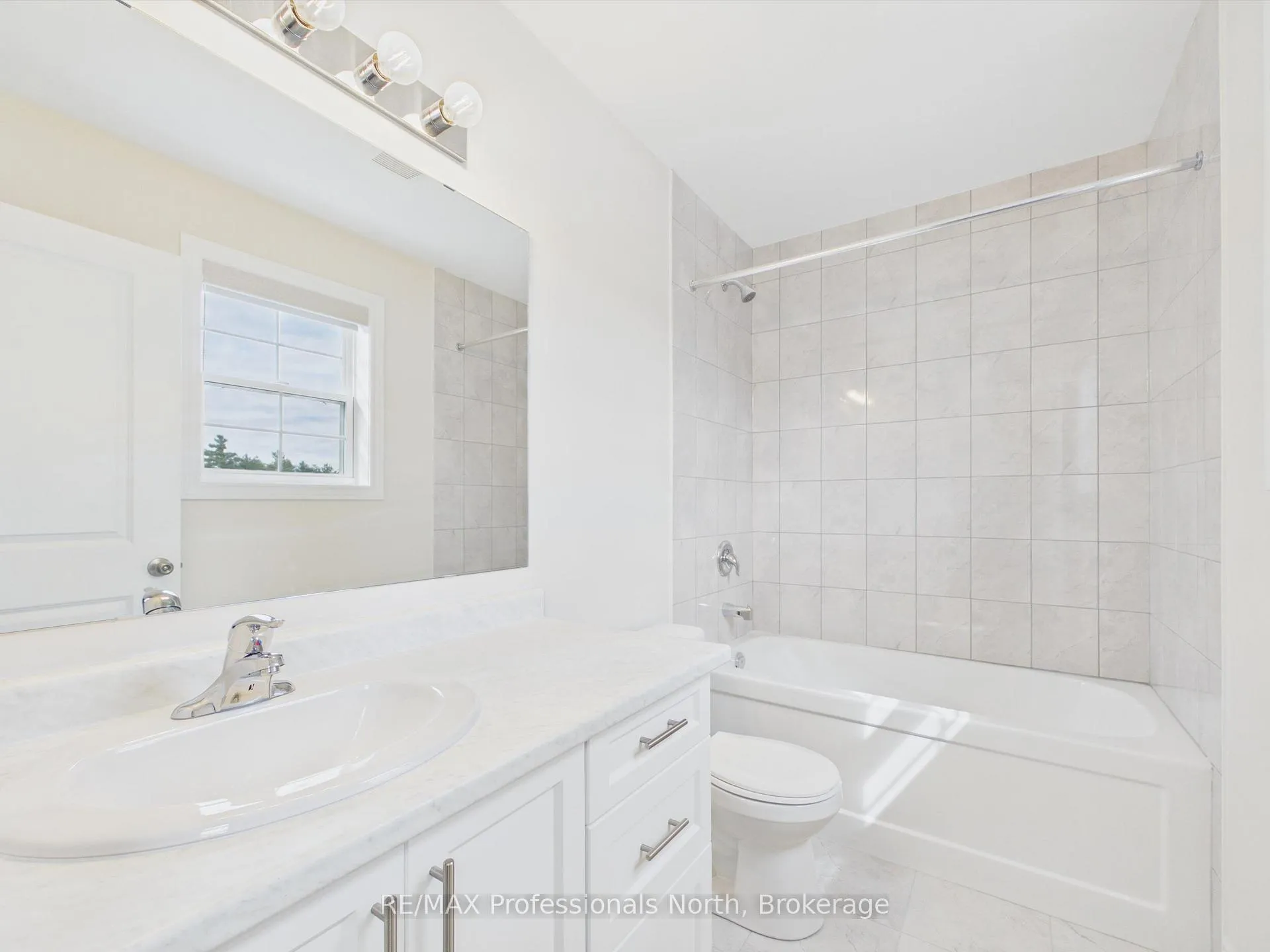 Photo 24 of 18 McConnell Crescent, Bracebridge, Macaulay — HOMEH
