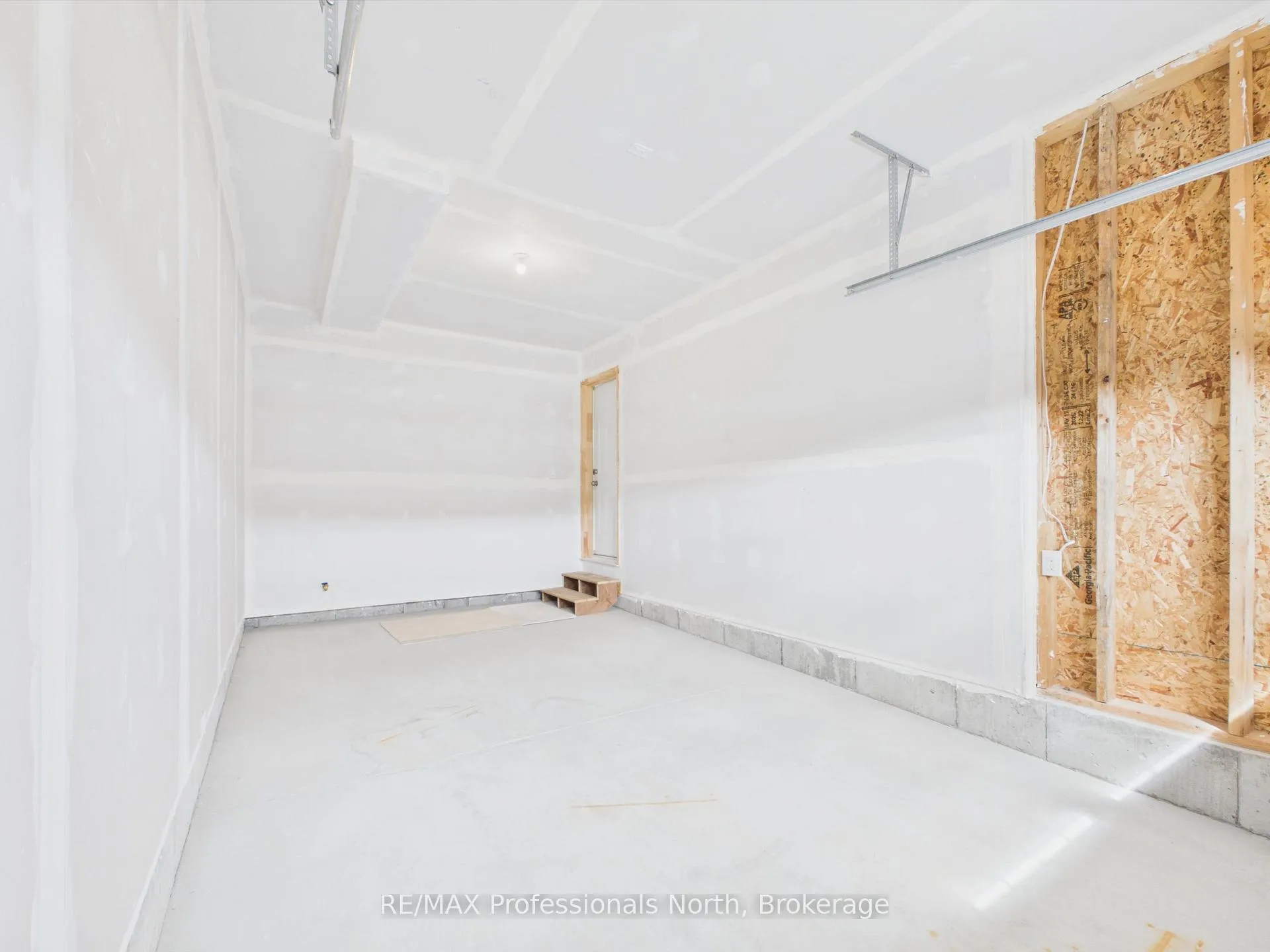 Photo 38 of 18 McConnell Crescent, Bracebridge, Macaulay — HOMEH
