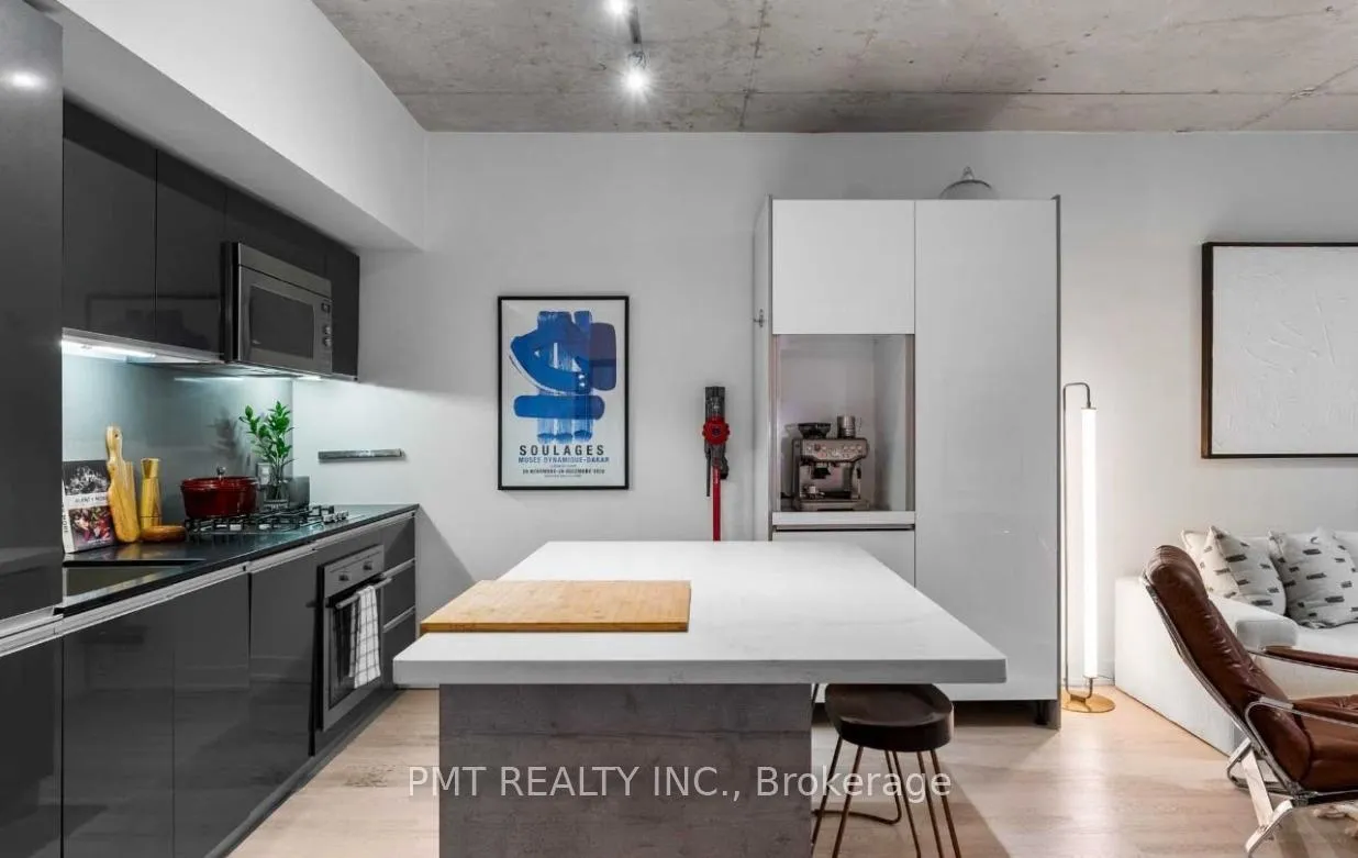 Photo 8 of Unit 201, 20 Gladstone Avenue, Toronto, Little Portugal — HOMEH